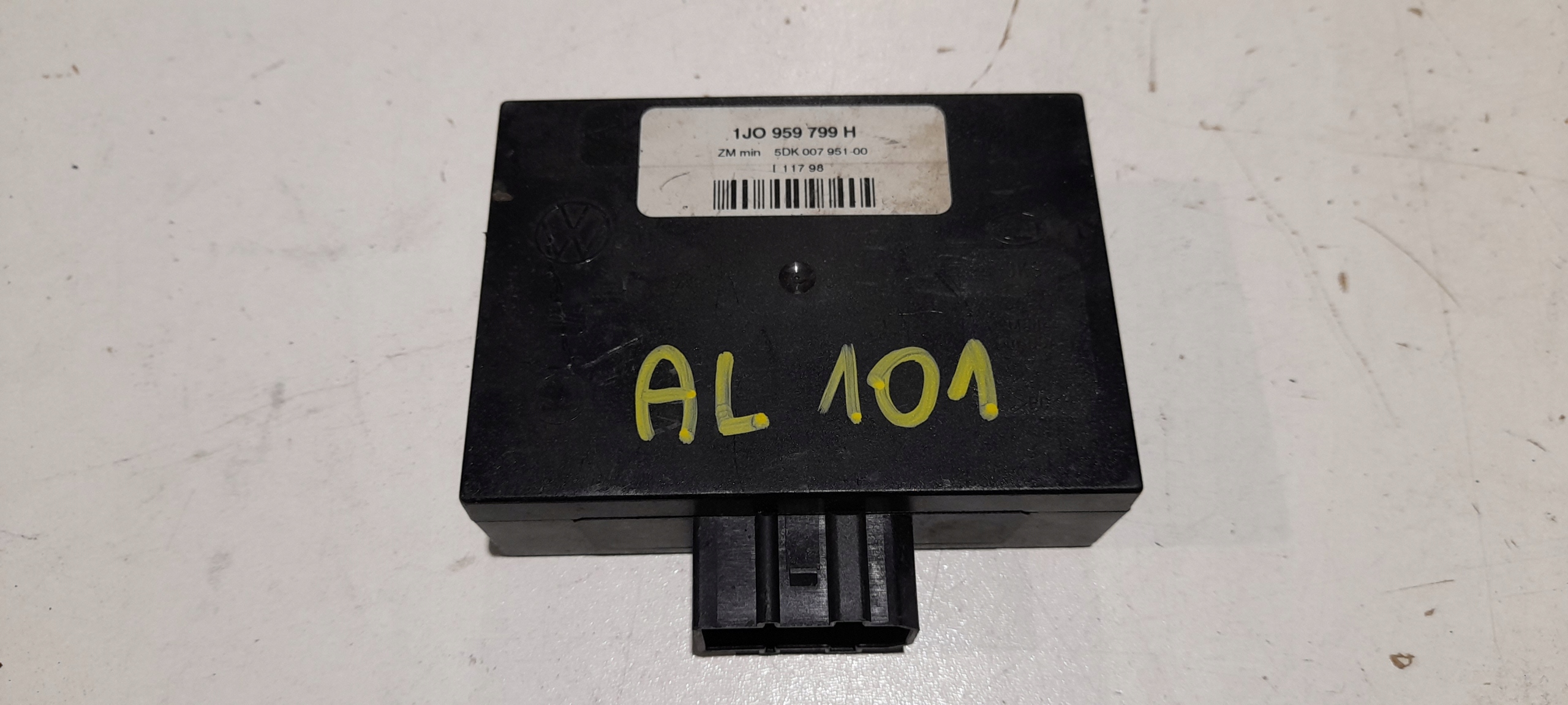 UNITÉ COMMANDE CONFORT VW GOLF IV 1J0959799H