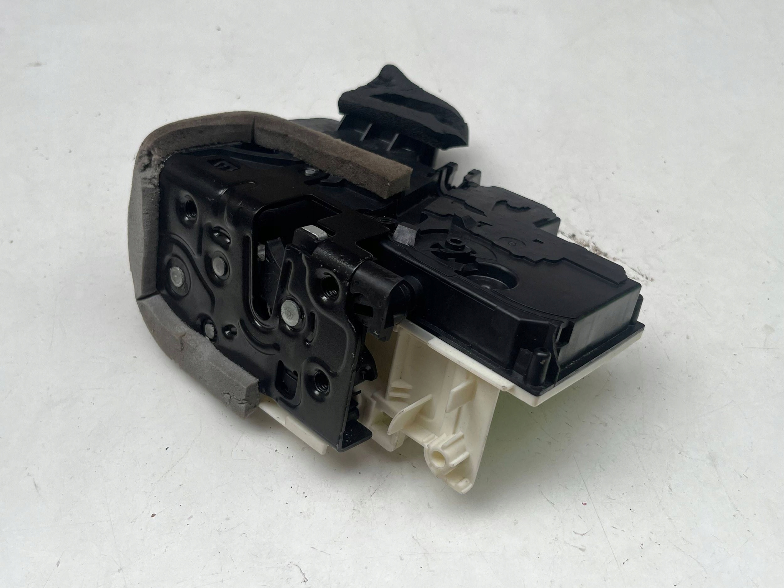 AUDI A8 D5 lock door left rear part 4N0839015B @M