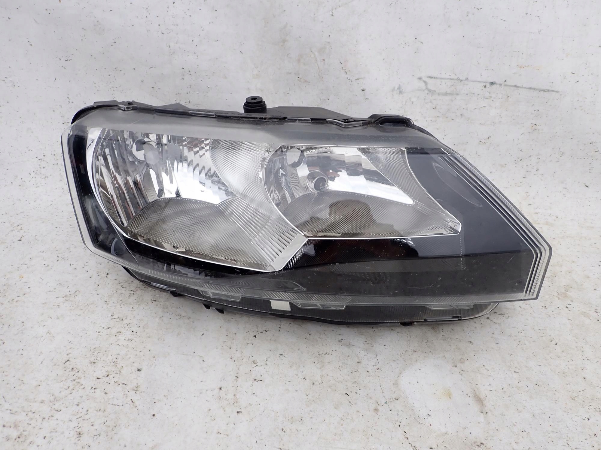 SKODA RAPID 12-17 light front front right