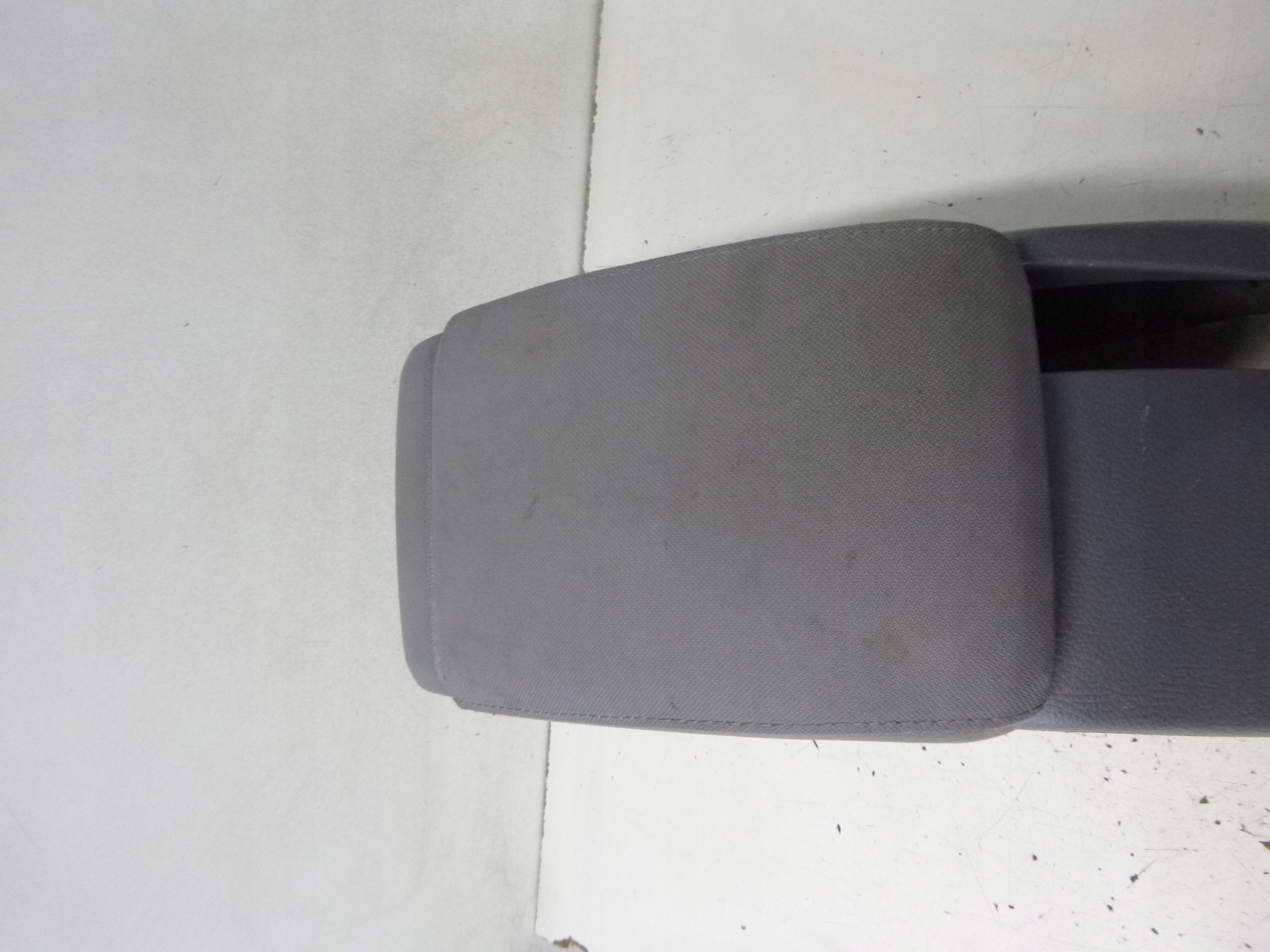 подлокотник vw volkswagen Golf V 3D 04r.