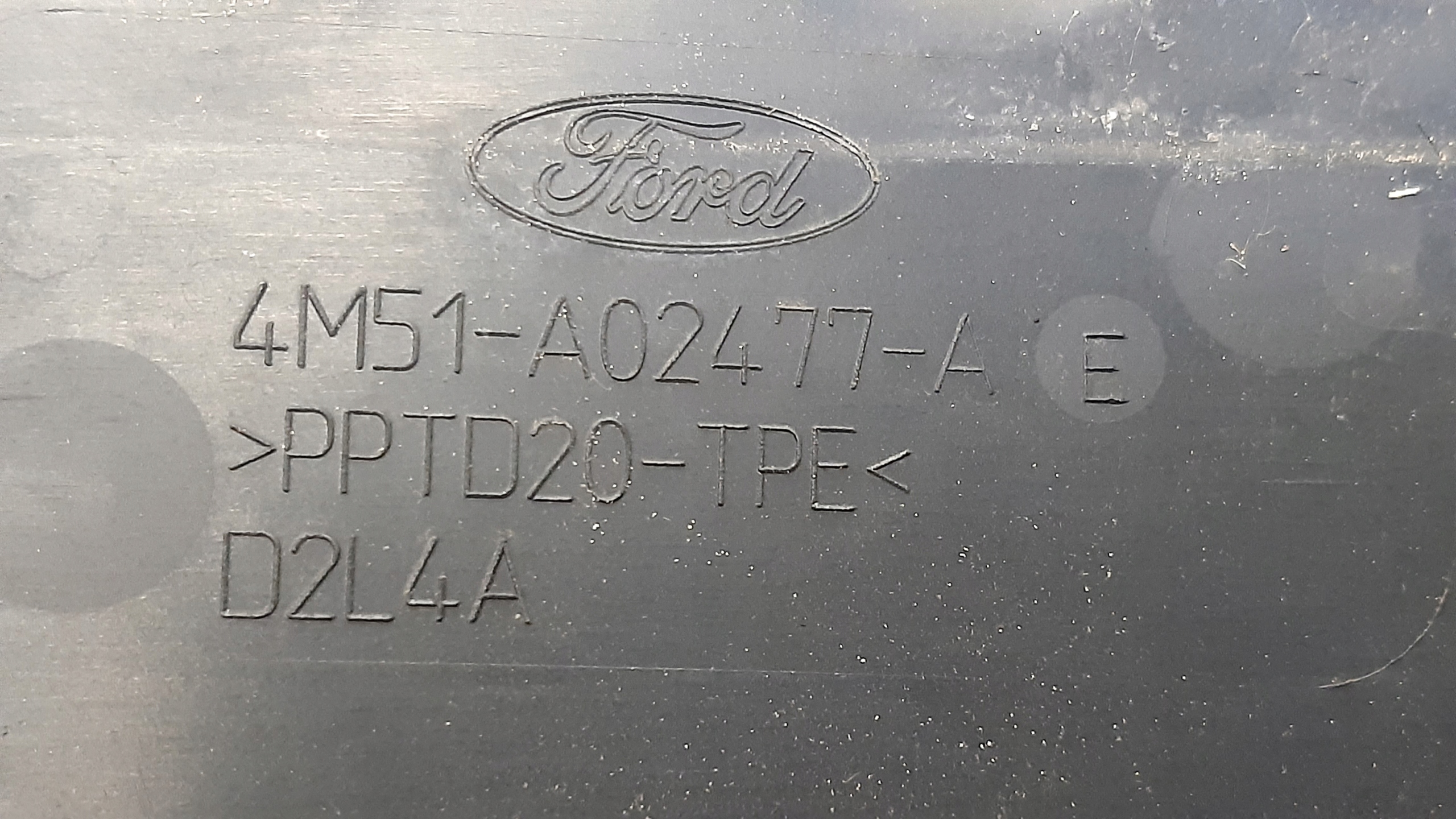 Blende Abdeckung des Kotflügels links 4M51A02477AE Ford Focus MK2