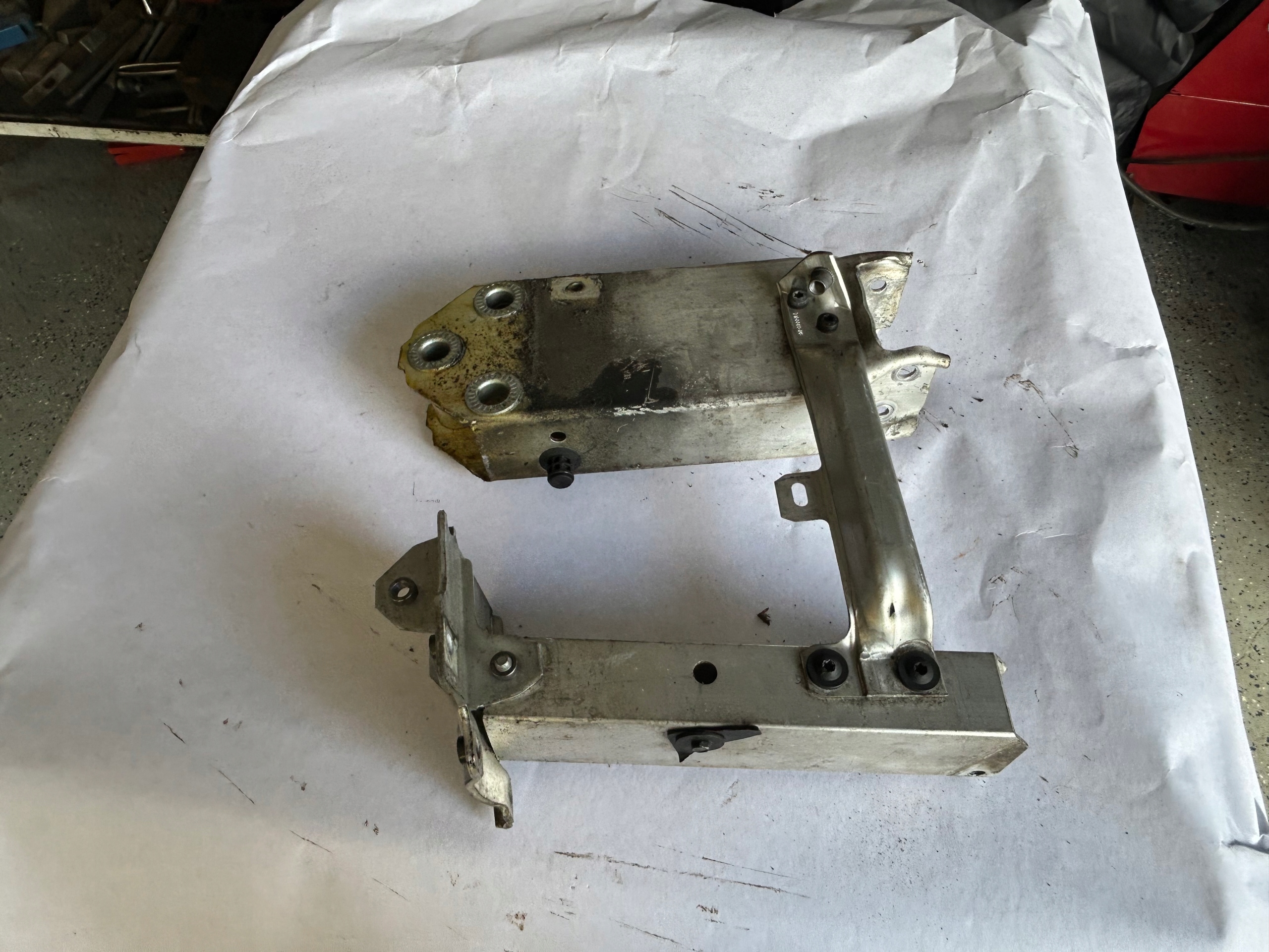 BMW F10 Stütze Halter links 7186513