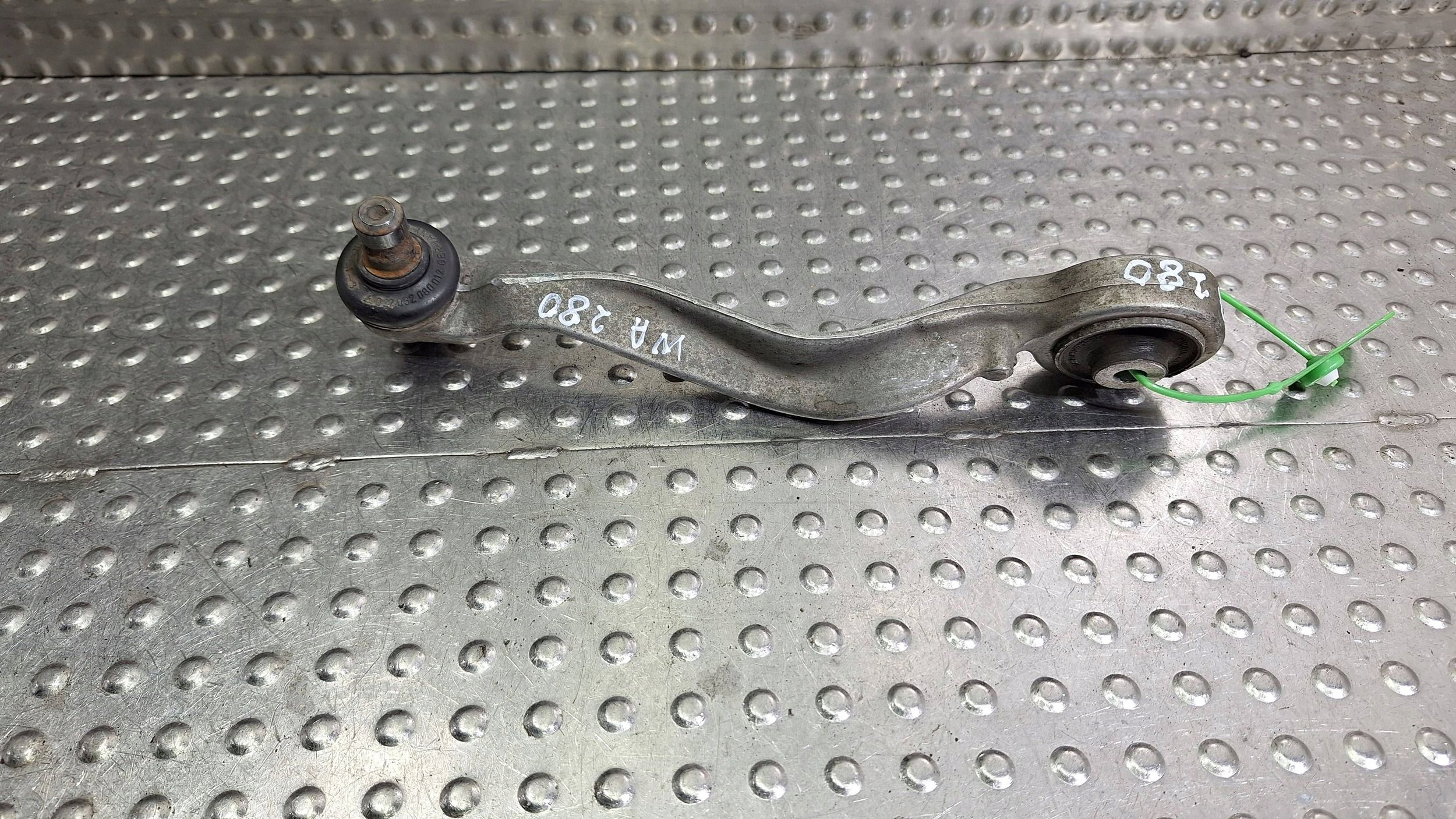 arm right front upper OE 4D0407512F AUDI A4 B6 A6 C5 PASSAT B5 SUPERB and
