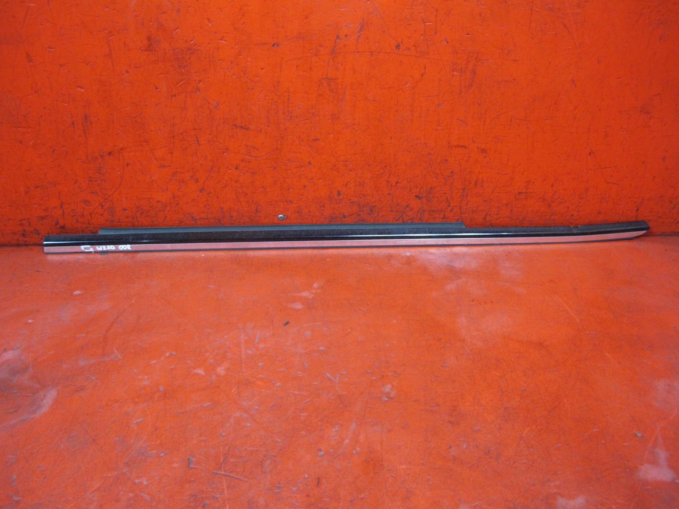 MERCEDES W220 S-KLASA moulding dust left rear part