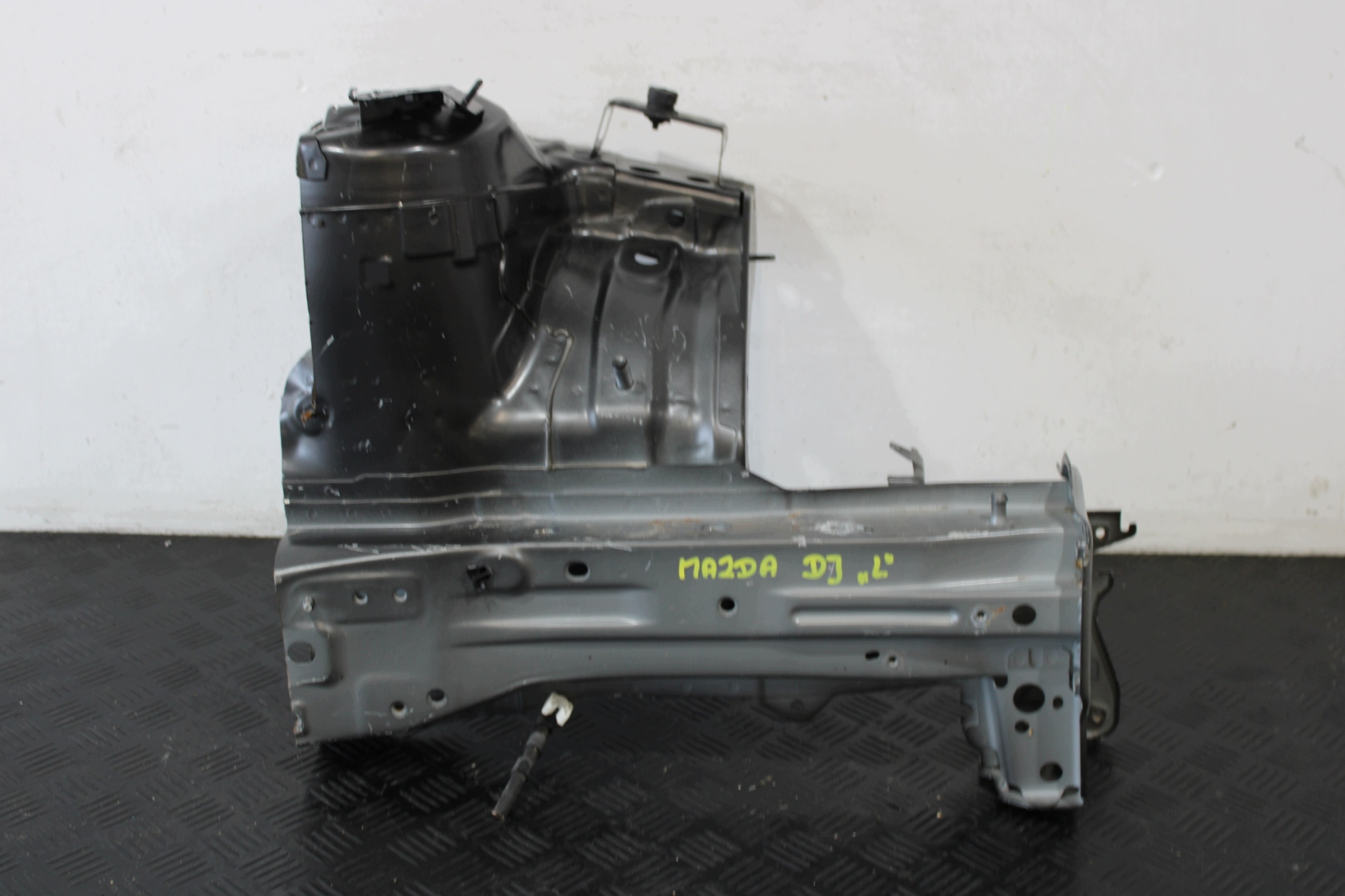 quarter quarter left front MAZDA 2 II DJ LIFT