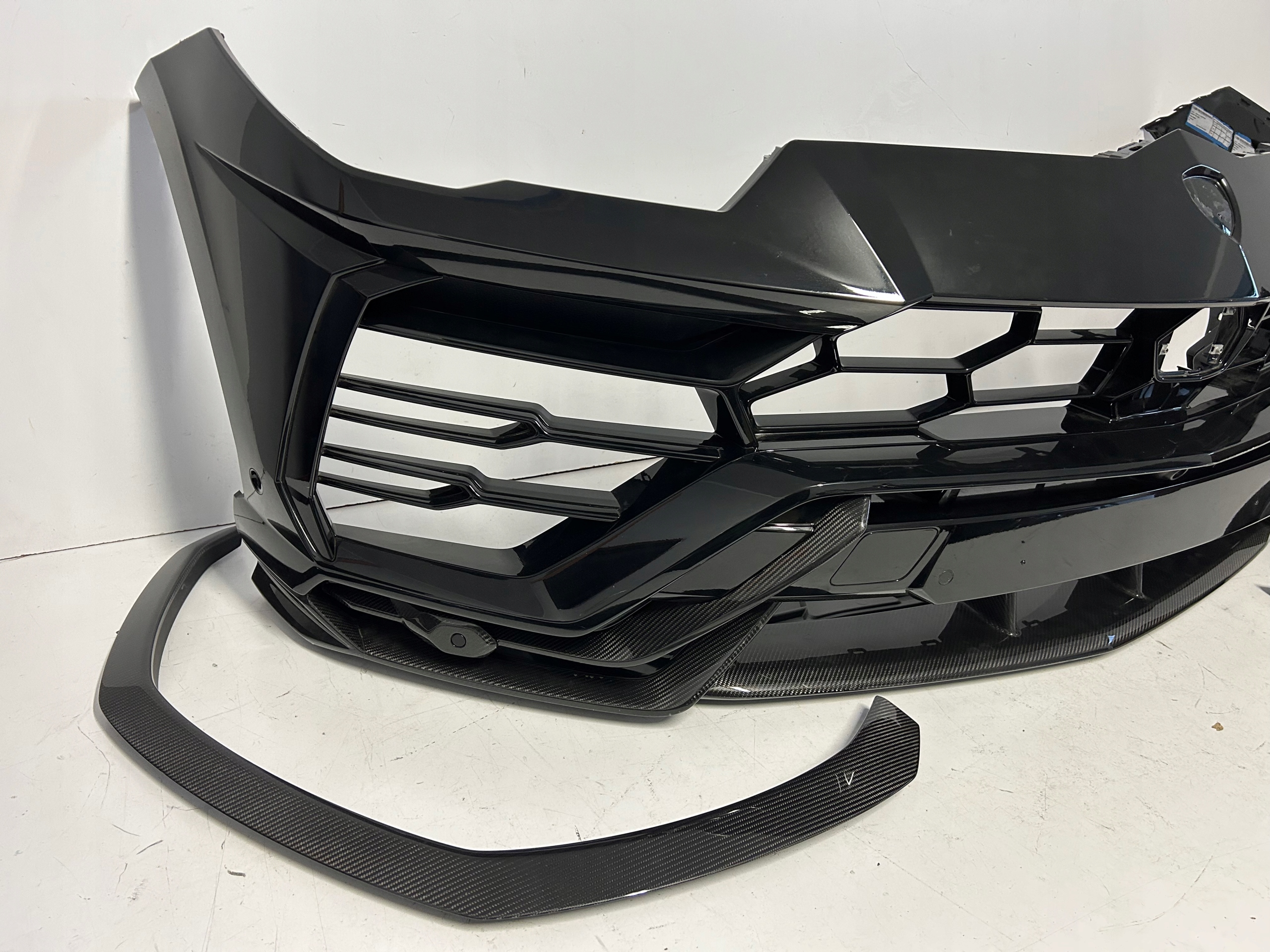 Lamborghini Urus 4ML Pare chocs avant Front Bumper Carbon Moulage Aile