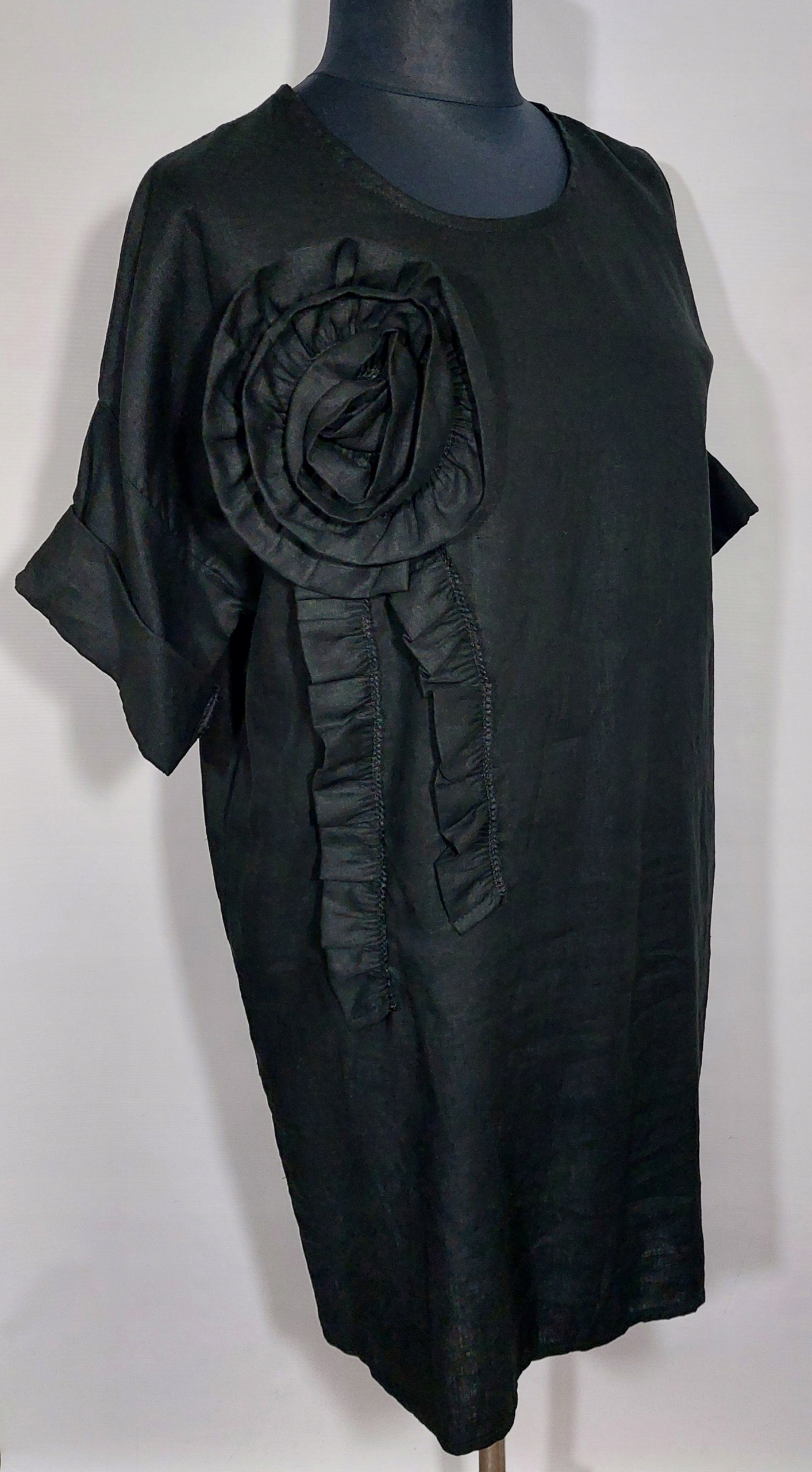 LUX LUNA włoska lniana sukienka czarna z kwiatem Wzór dominujący bez wzoru