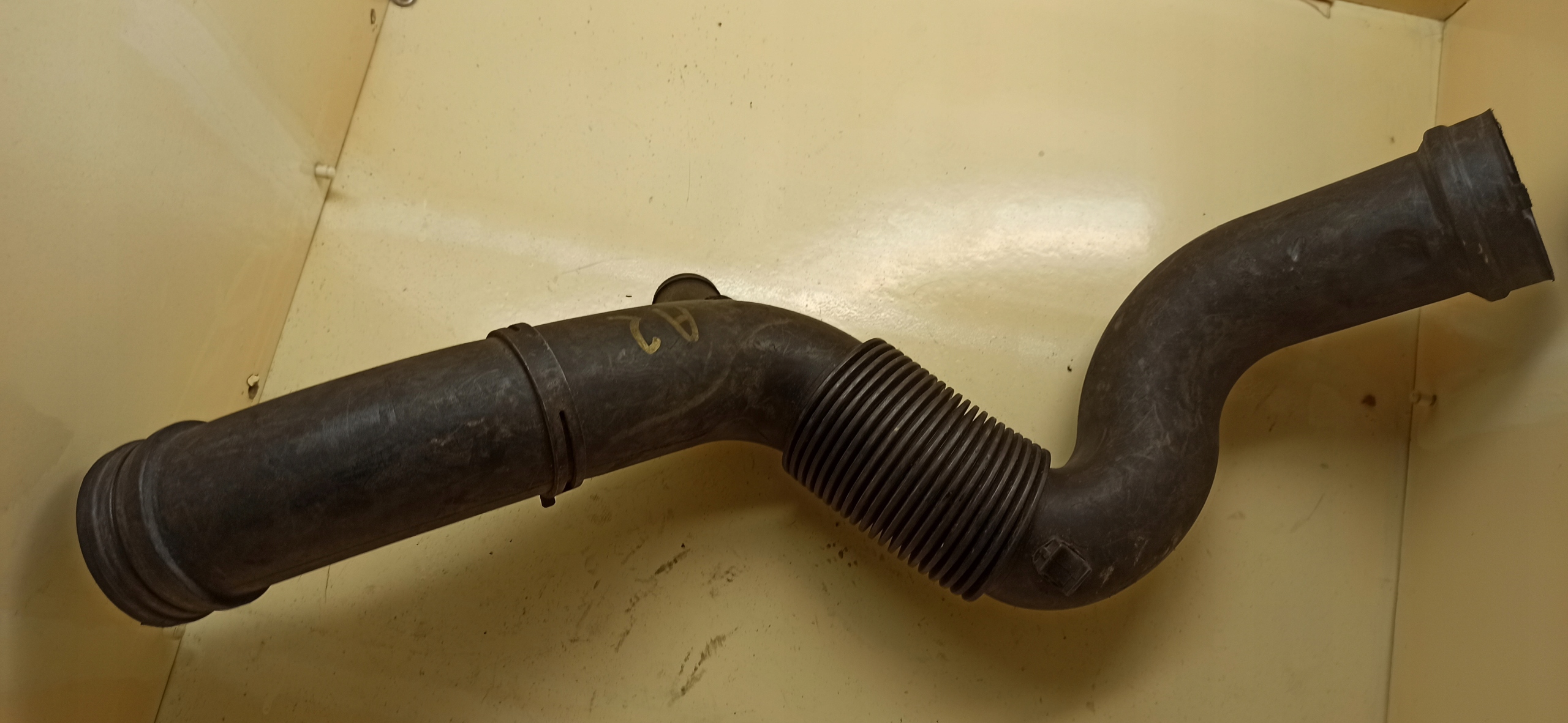 Audi OE 8Z0129627D шланг труба впуск Воздух