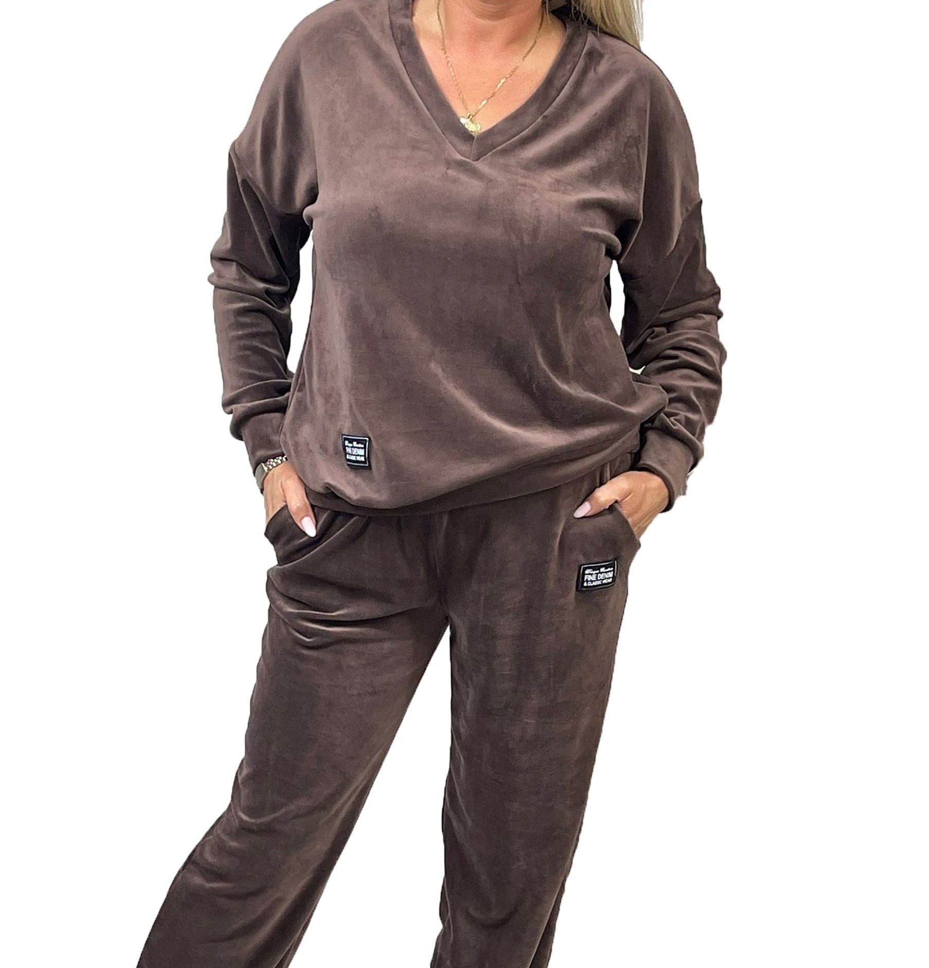 

Z402 Dres Welurowy Z Naszywką Brąz 54 (7XL)