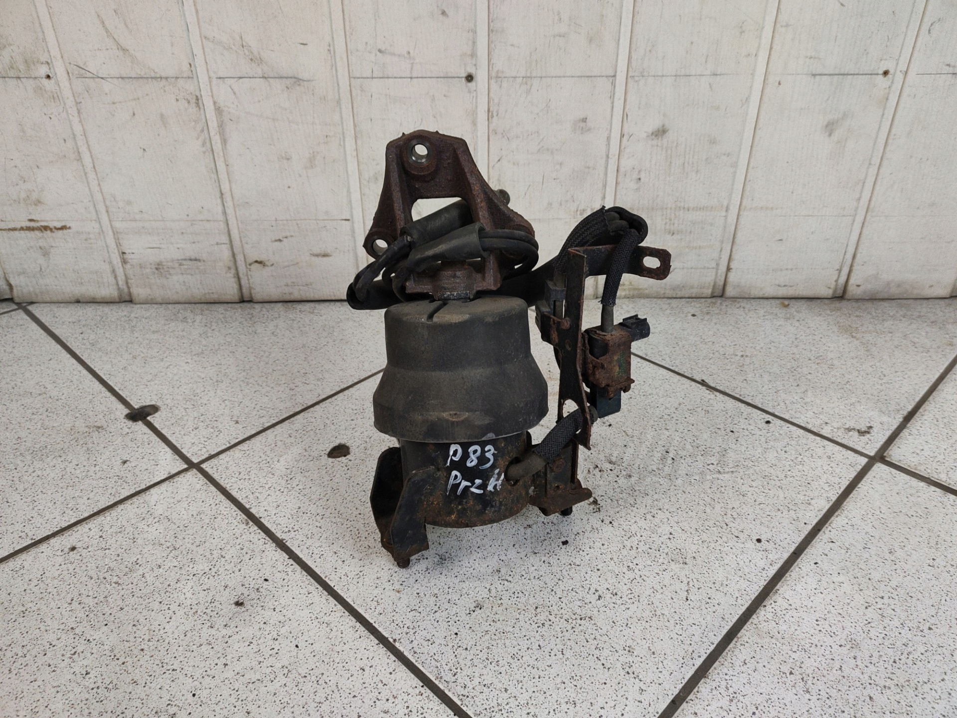 engine mount front Toyota Sienna 3 2011