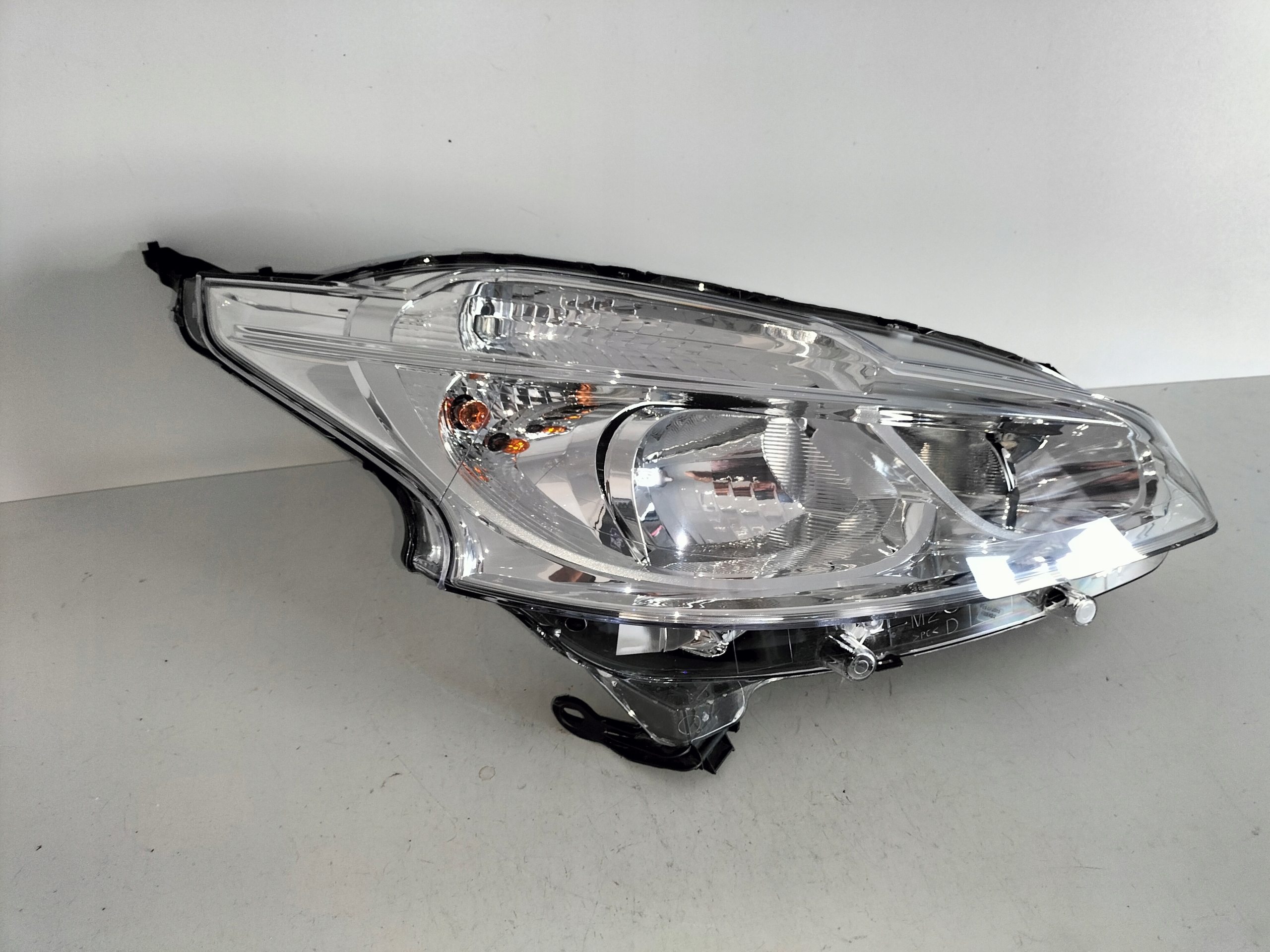 light front reflektor right PEUGEOT 208 12-15
