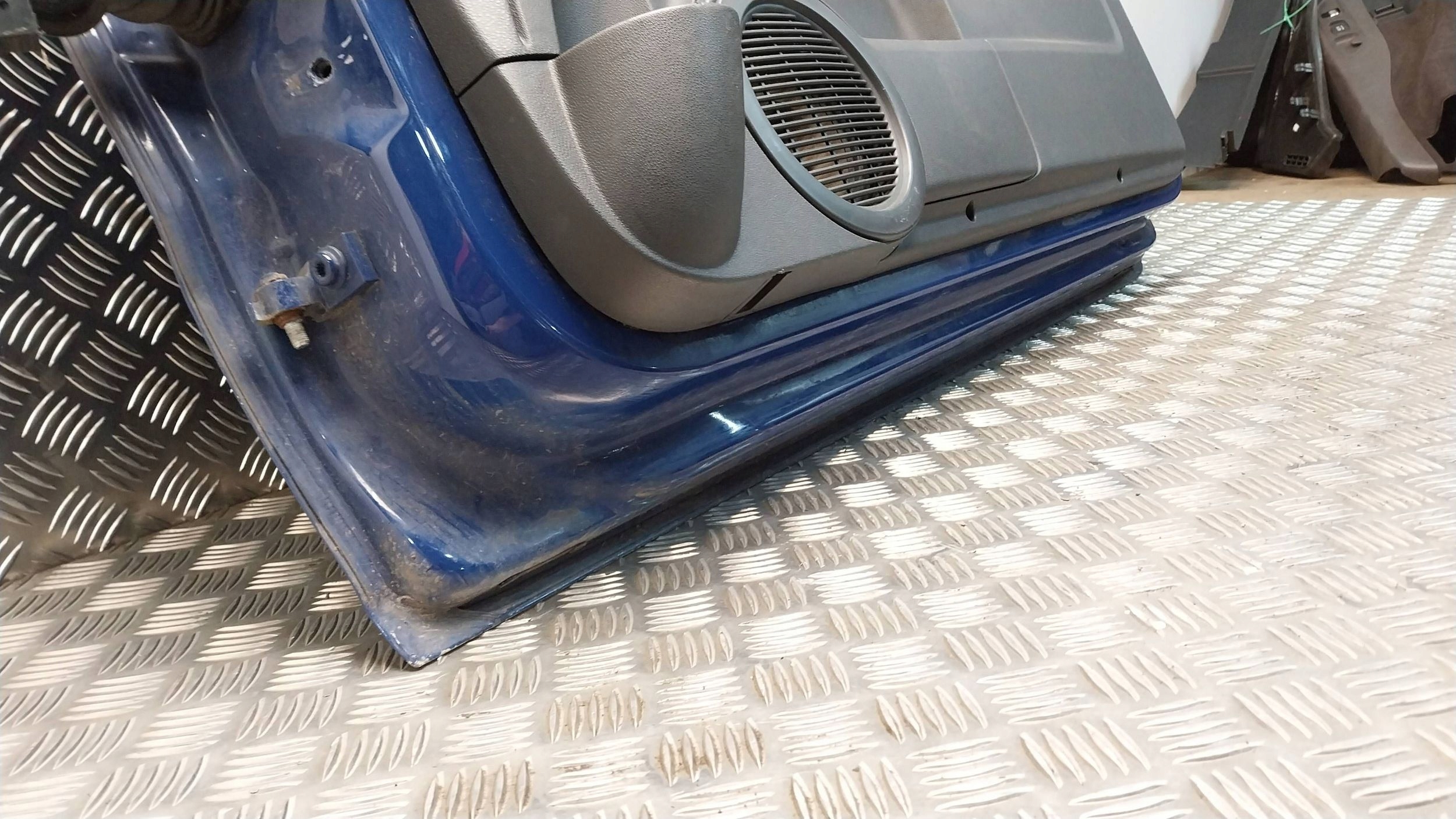 door right VW FOX 03