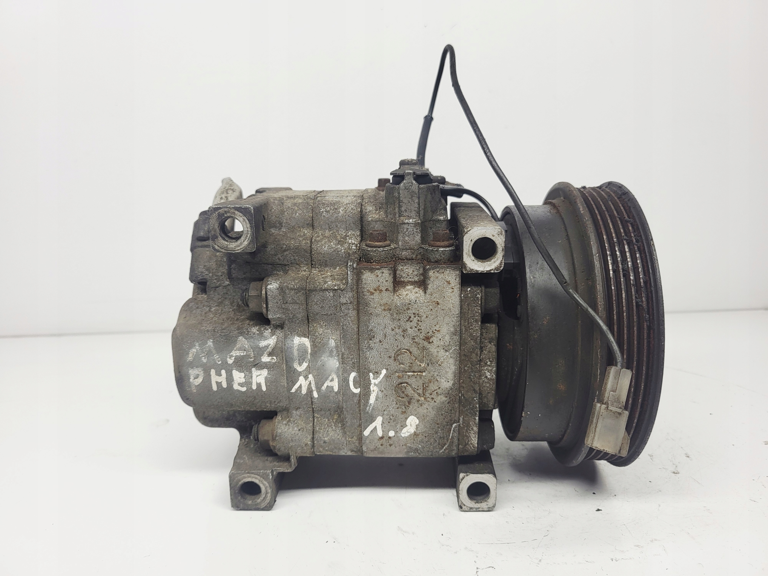 compressor; compressor of the air conditioning MAZDA PREMACY 1.8