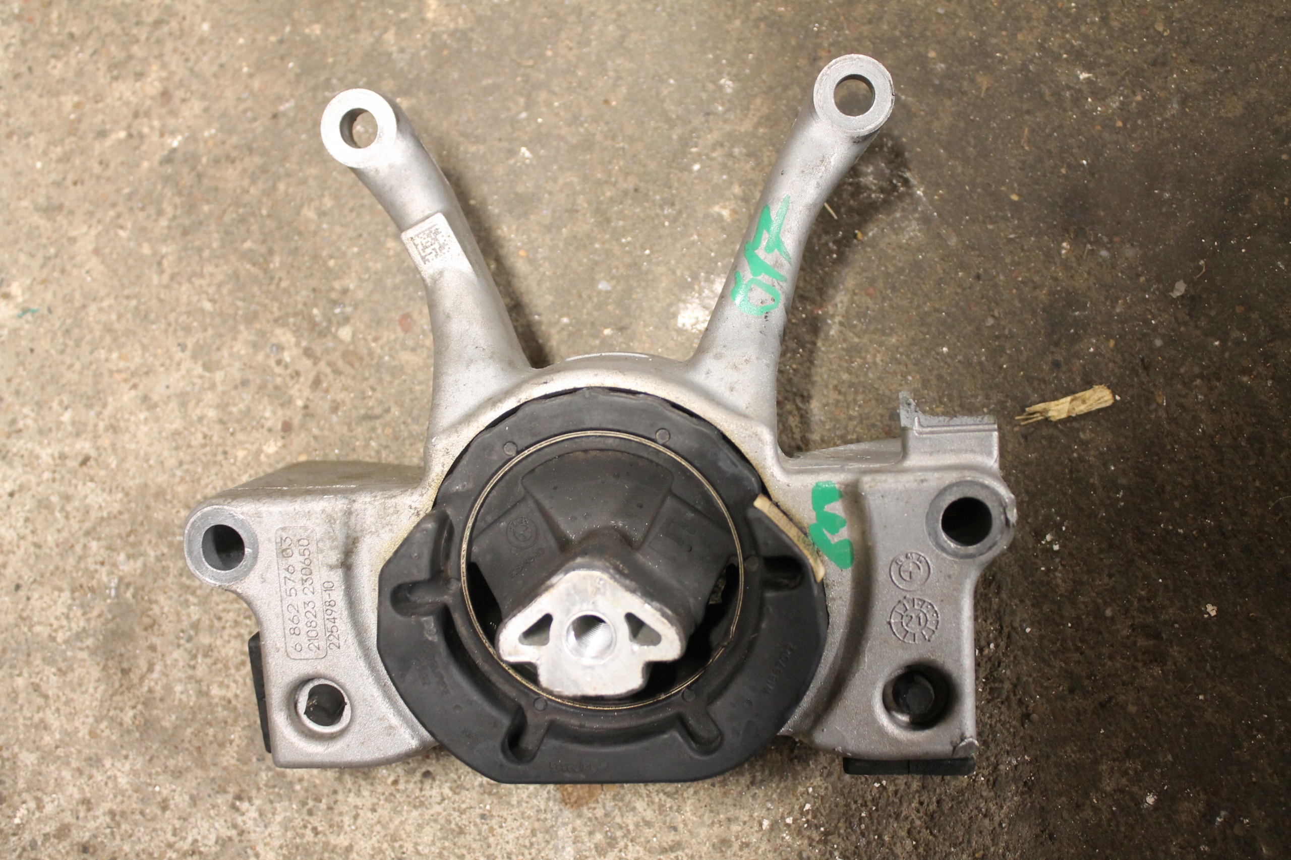 617. Halter Getriebe getriebe BMW 6862576