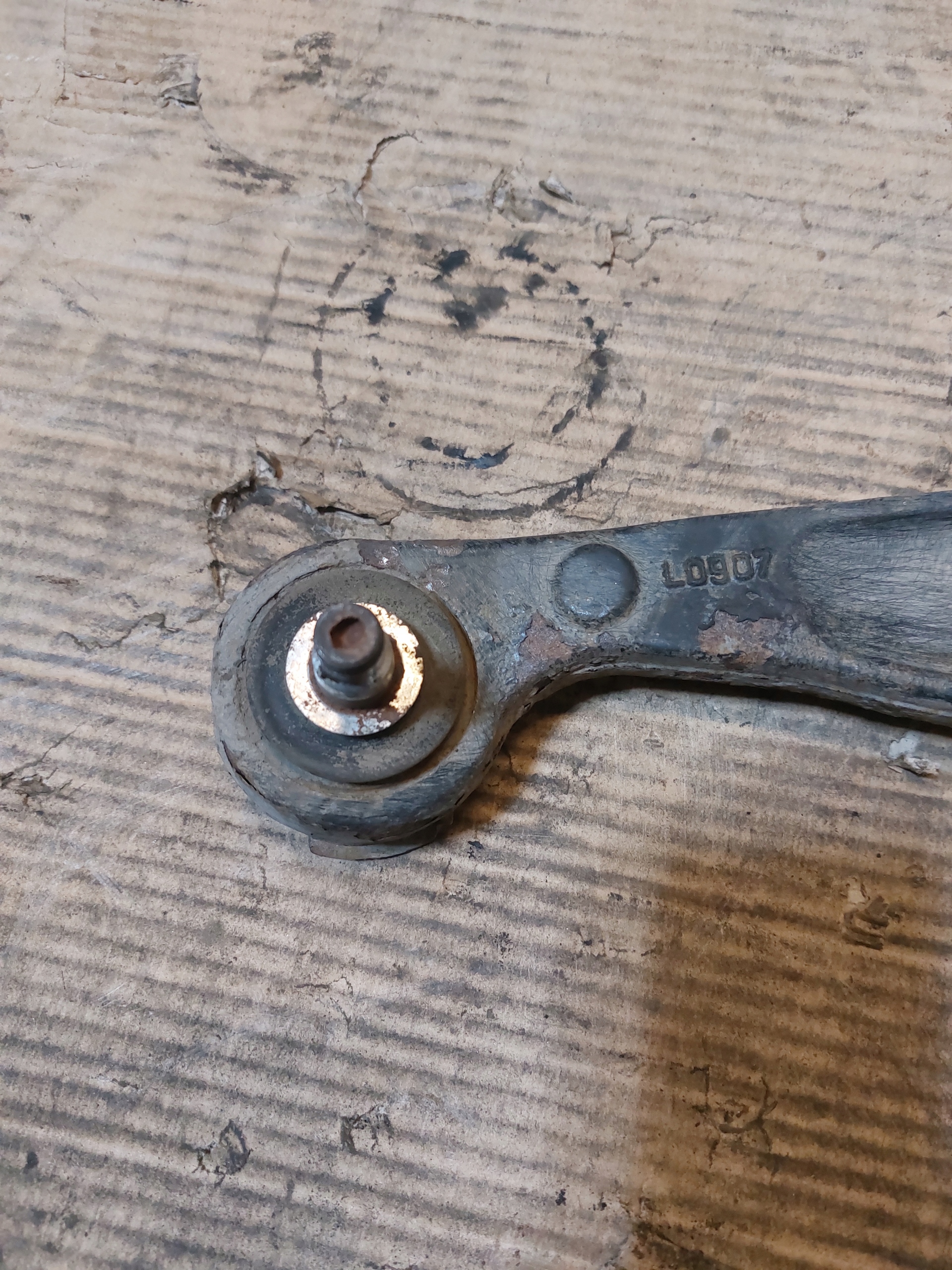 rameno levý předek BMW E36