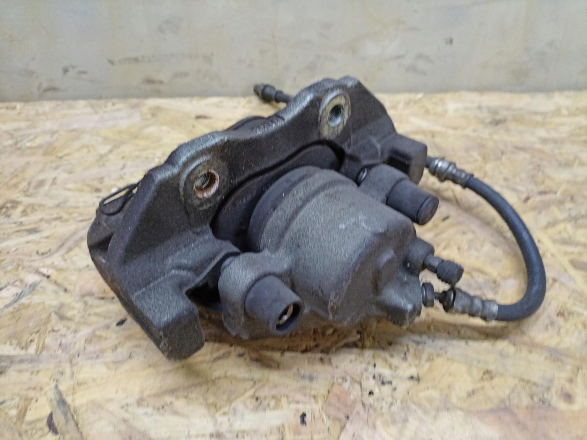 caliper brake front left side Mazda 5 2 2011 0451