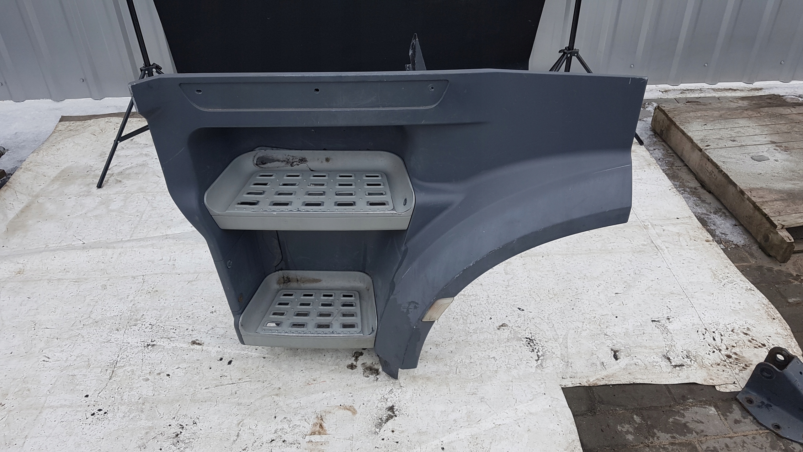 ПОДОВЖУВАЧ СТУПЕНІ КАБІНИ ПРАВИЙ DAF XF 106