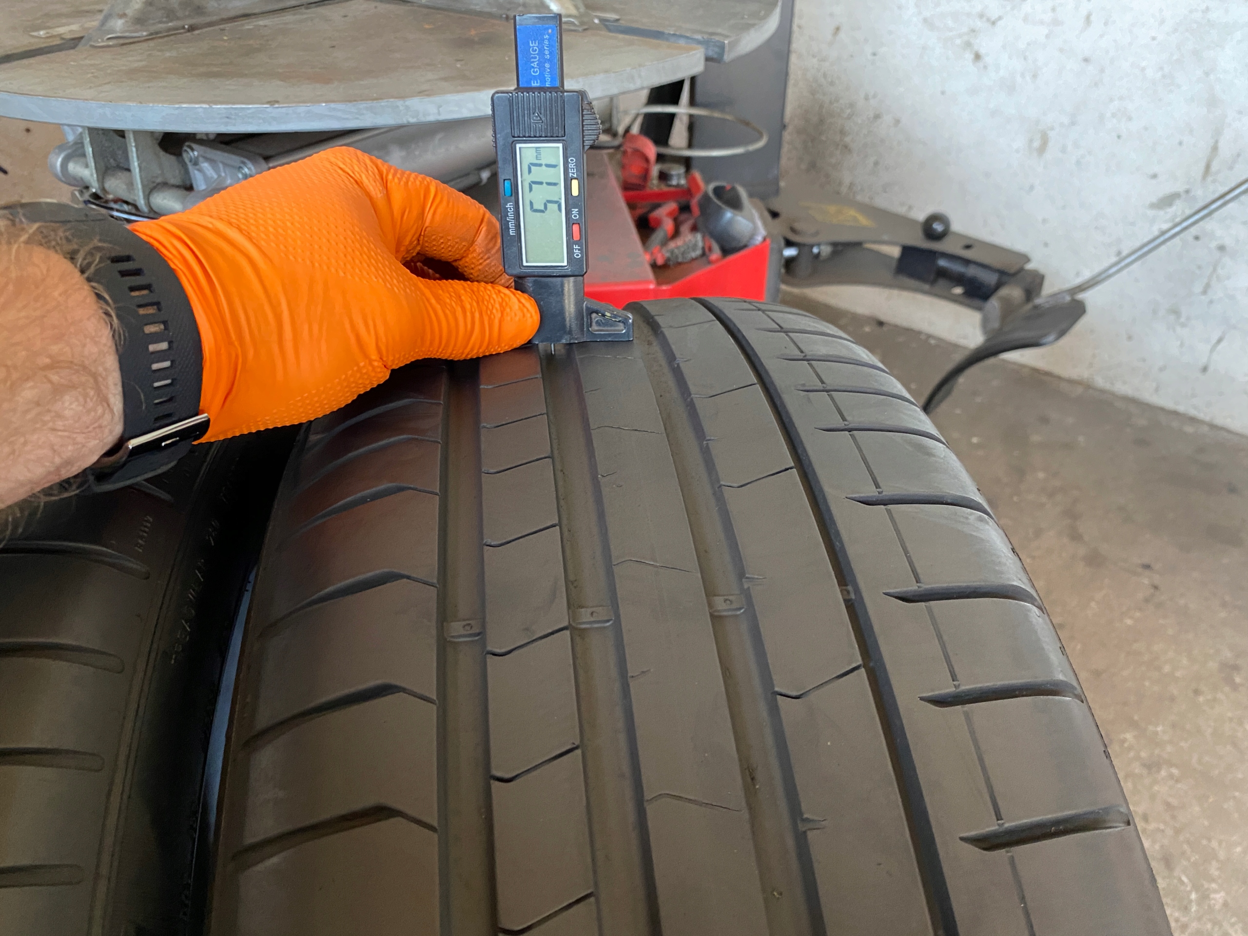 2 tyres summer 245/45R18 Pirelli P ZERO 6mm