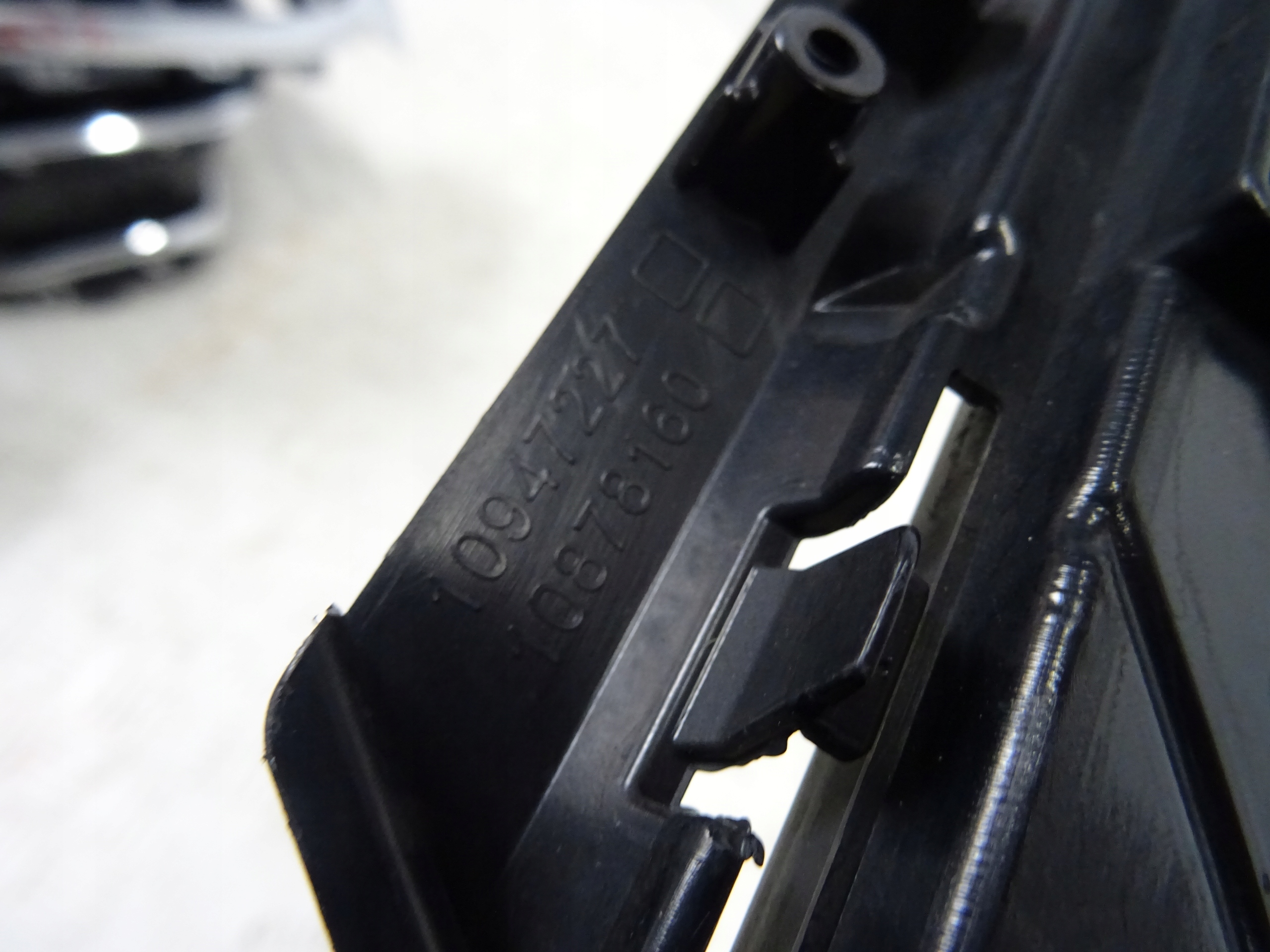 grid of a bumper central front MG HS 10878160