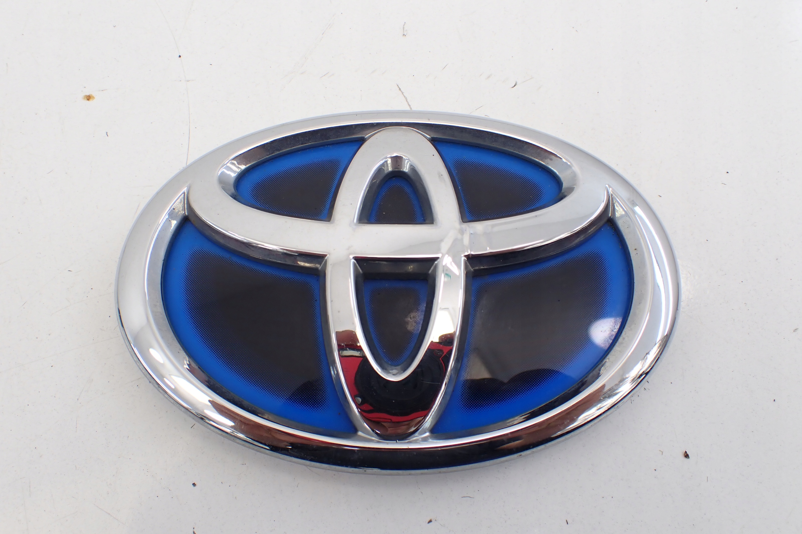 TOYOTA YARIS IV HYBRID ZNACZEK EMBLEMAT PRZEDNI Stan opakowania oryginalne