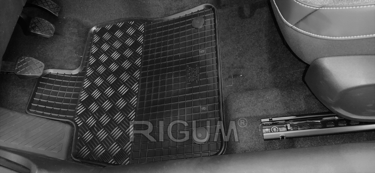 Zestaw dywaników do VW Golf VIII Variant od 2021 Kolor czarny