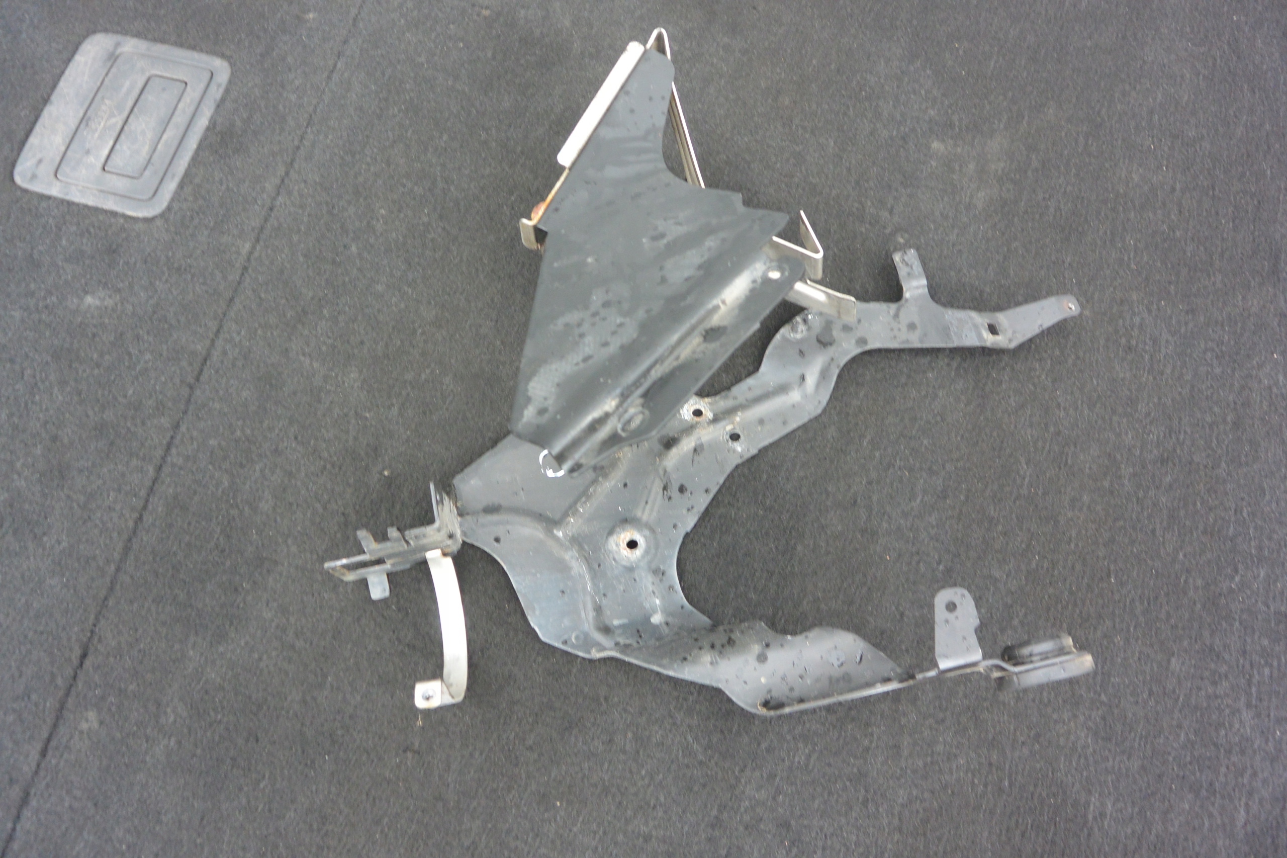 4L0971981C 7L0819750G - Кронштейн крепление WEBASTO AUDI Q7 4L TOUAREG 7L
