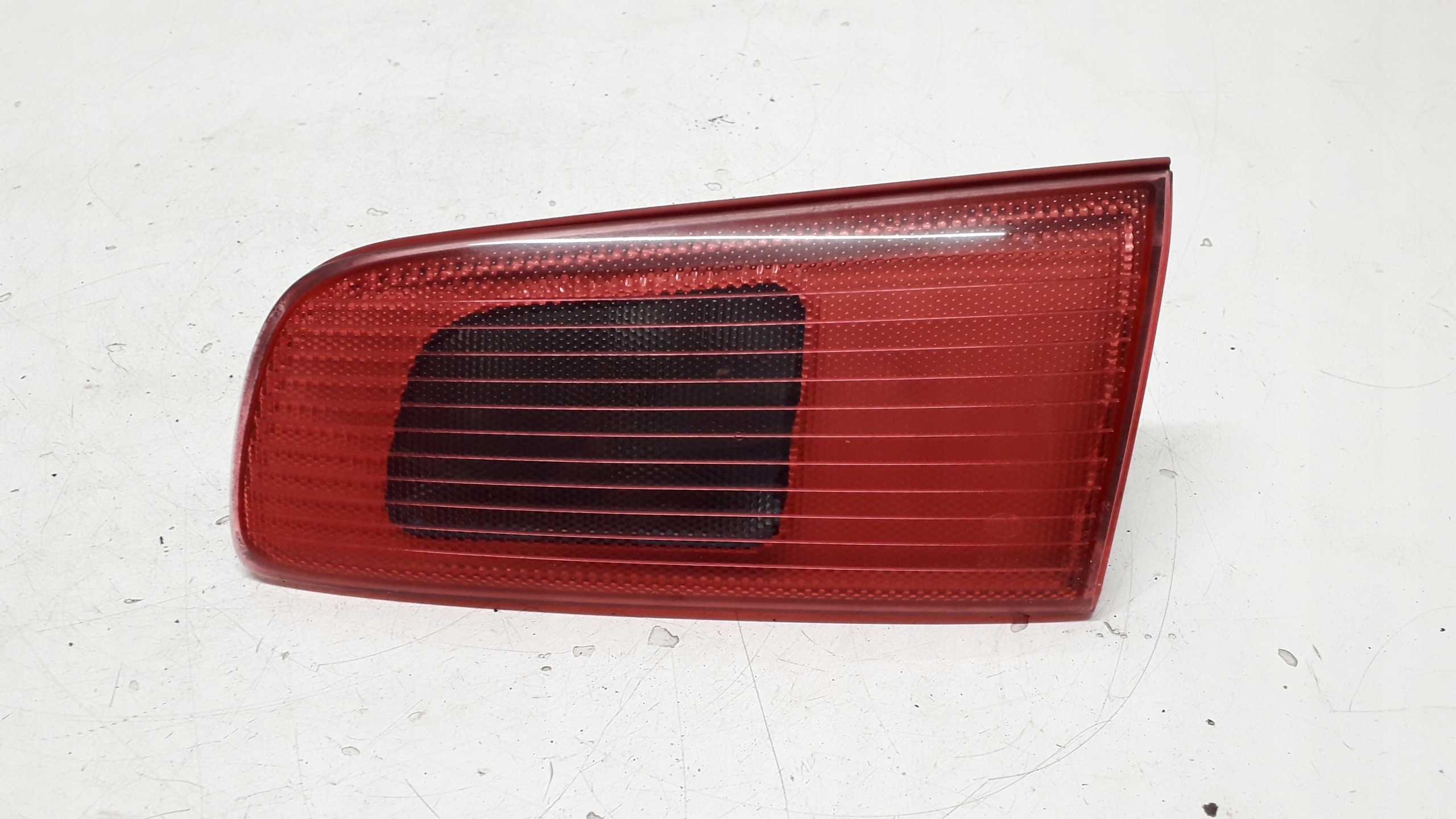 MAZDA 2 02- LAMPA PRAWA TYLNA W KLAPĘ CAŁA