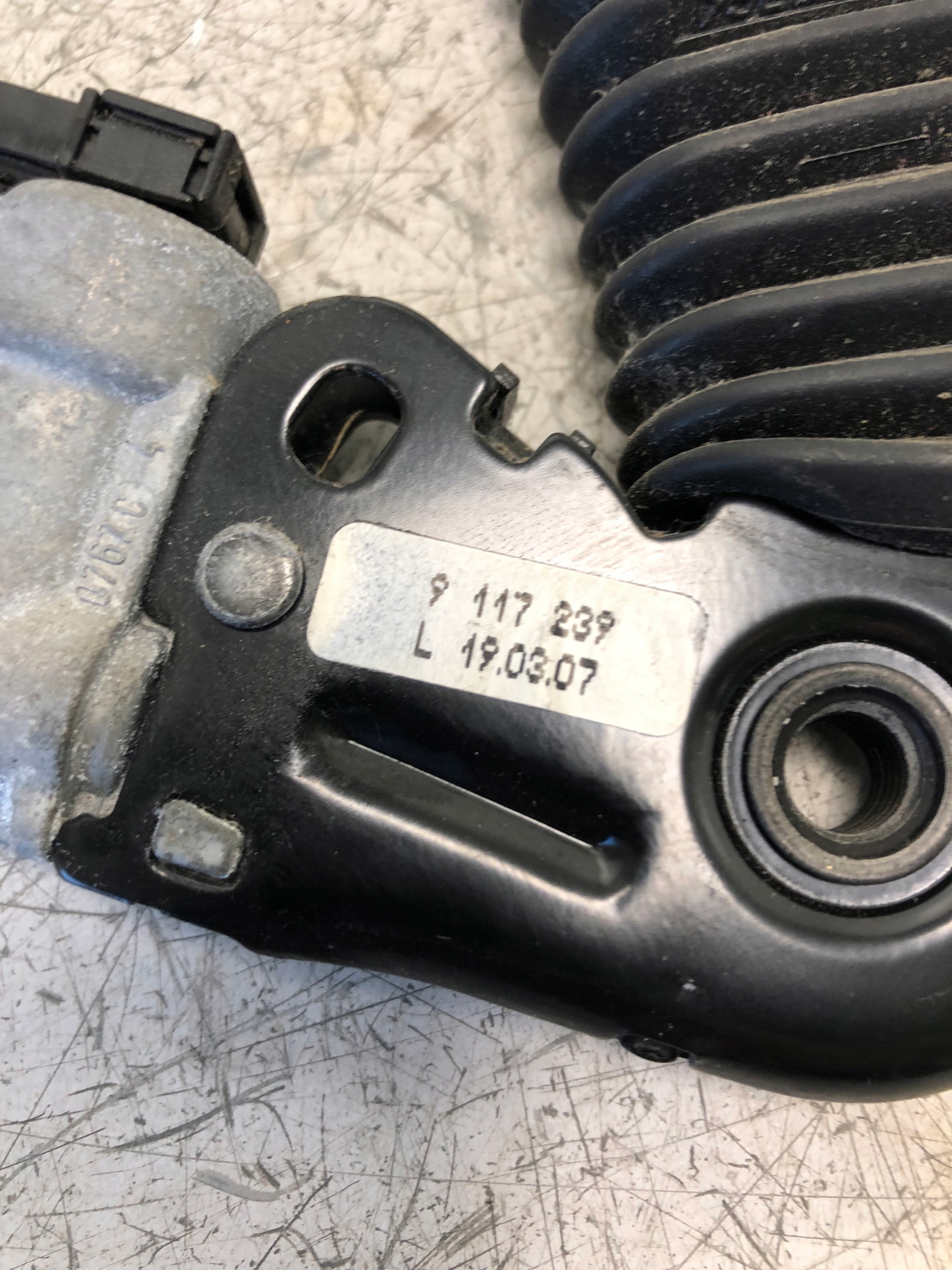 adjuster supports left front BMW E61 LIFT 9117239