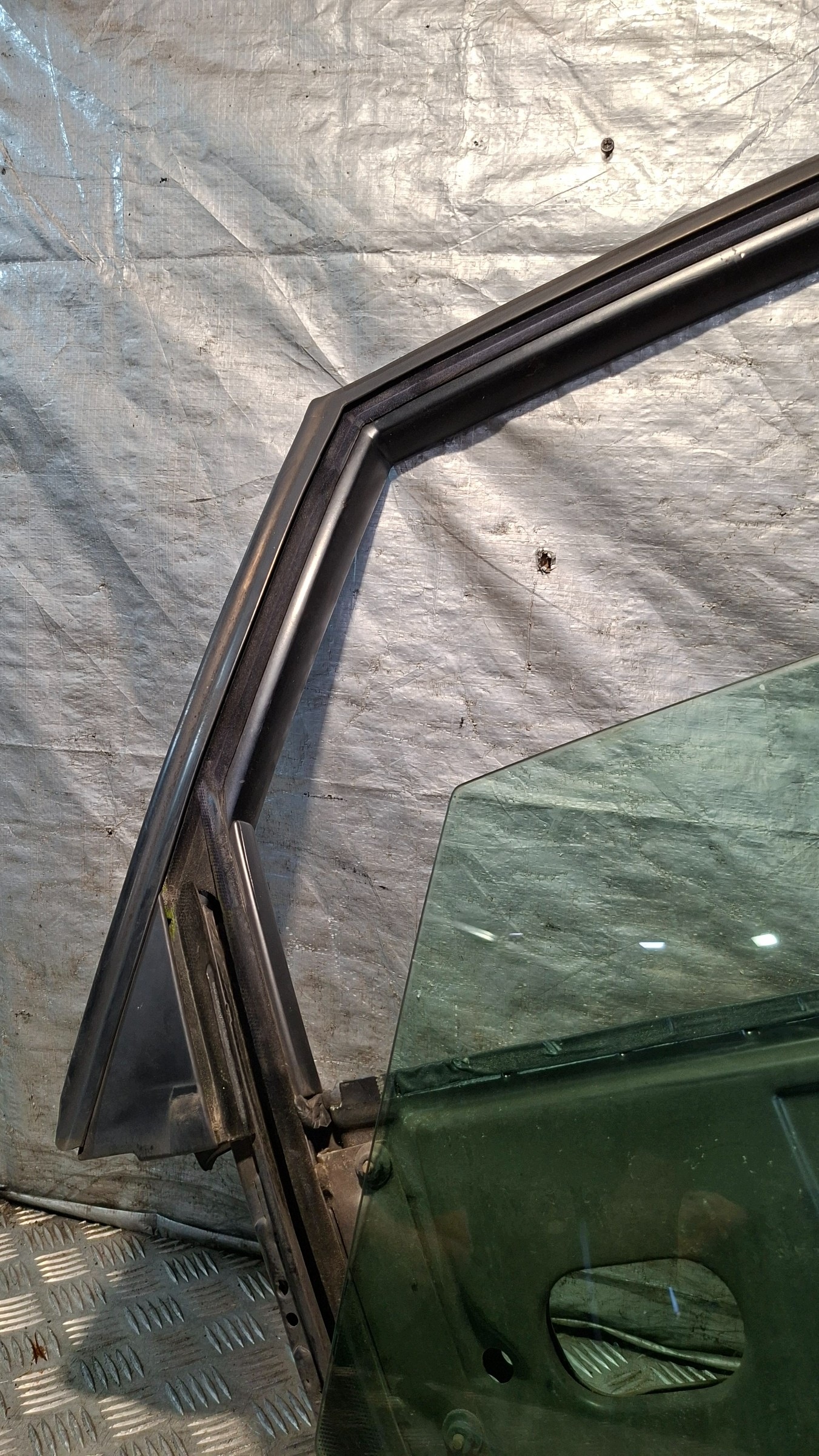 window regulator right rear part AUDI 80 B4