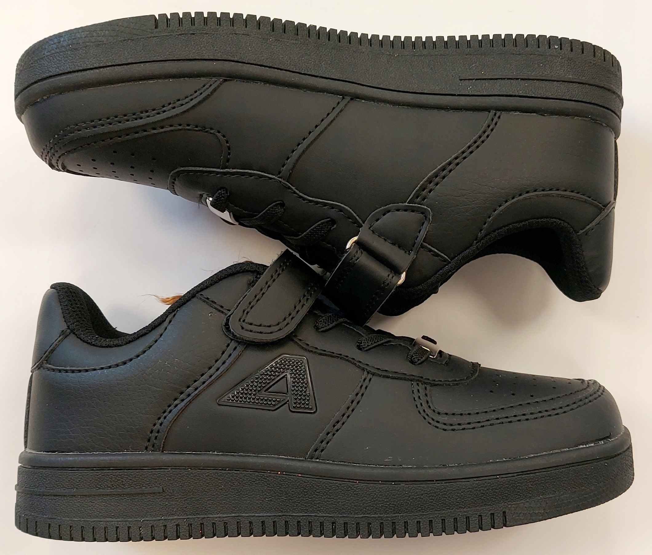 ADIDASY PÓŁBUTY SPORTOWE LEKKIE RO 35 WKŁ 23,00 CM Rozmiar 35