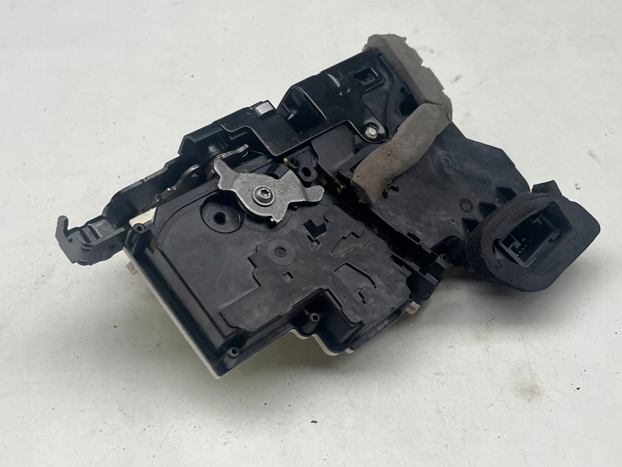 AUDI A6 A7 C8 lock door left rear part DOCIAG 4K0839015R @M