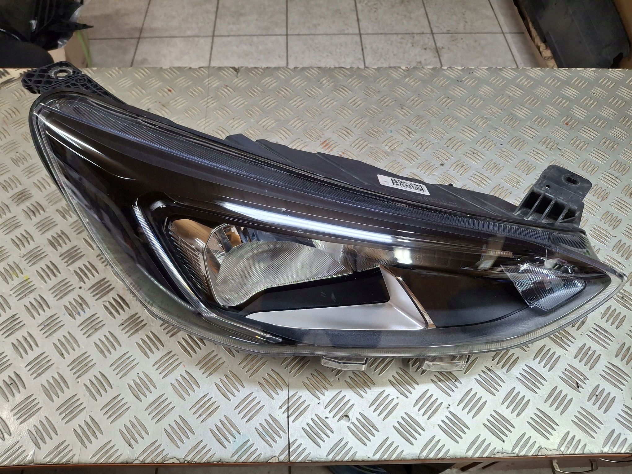 light right front ZWYKLA FORD FOCUS IV MK4 2018R->