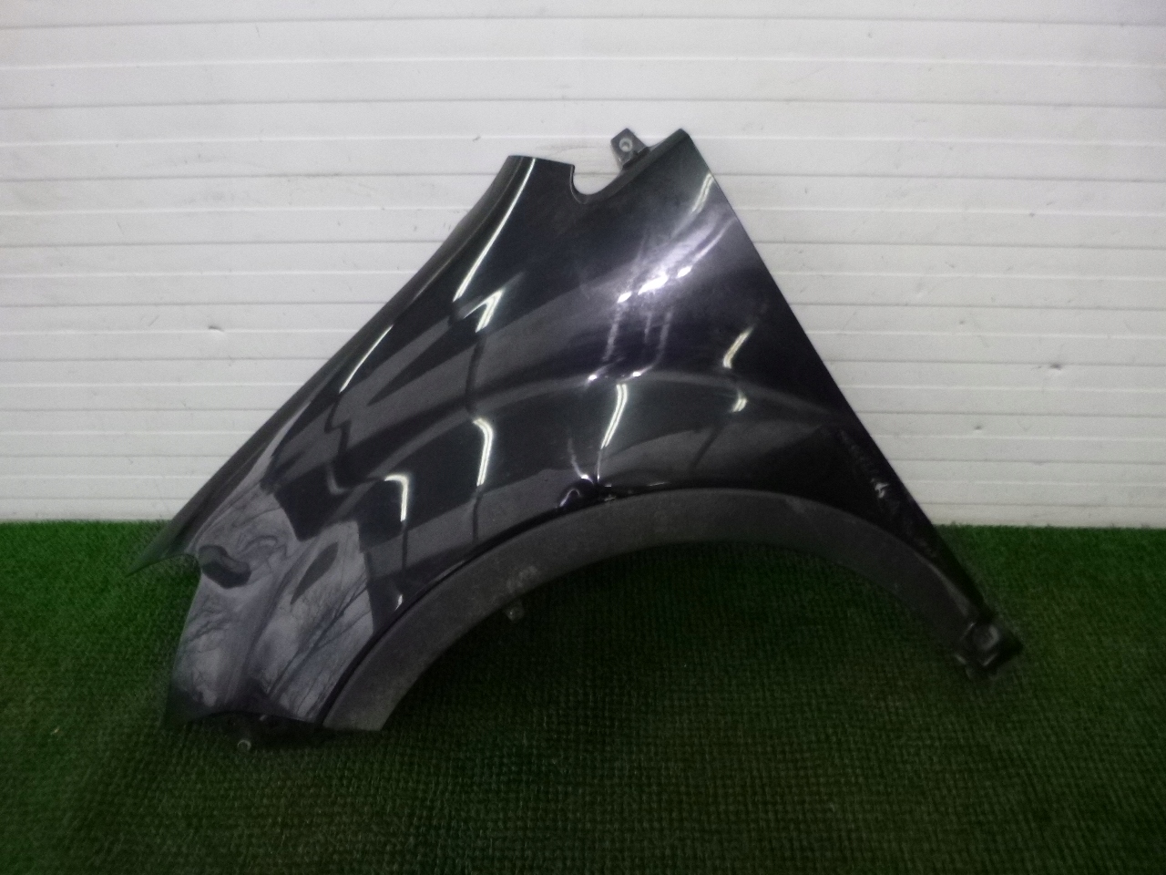 KORANDO III 10-13 BŁOTNIK PRZEDNI LEWY LISTWA KPL