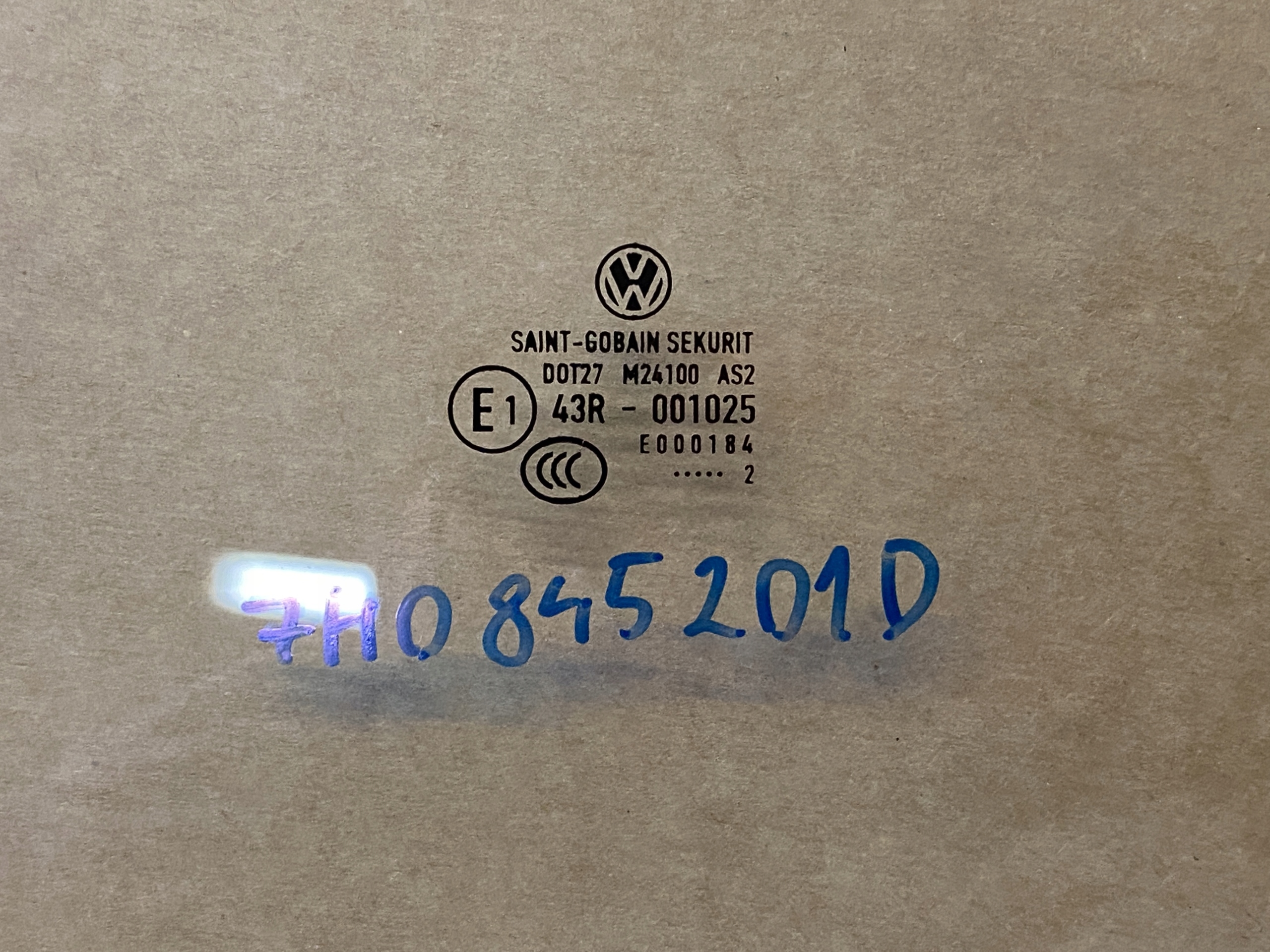 VW T5 T6 window left front 2022R