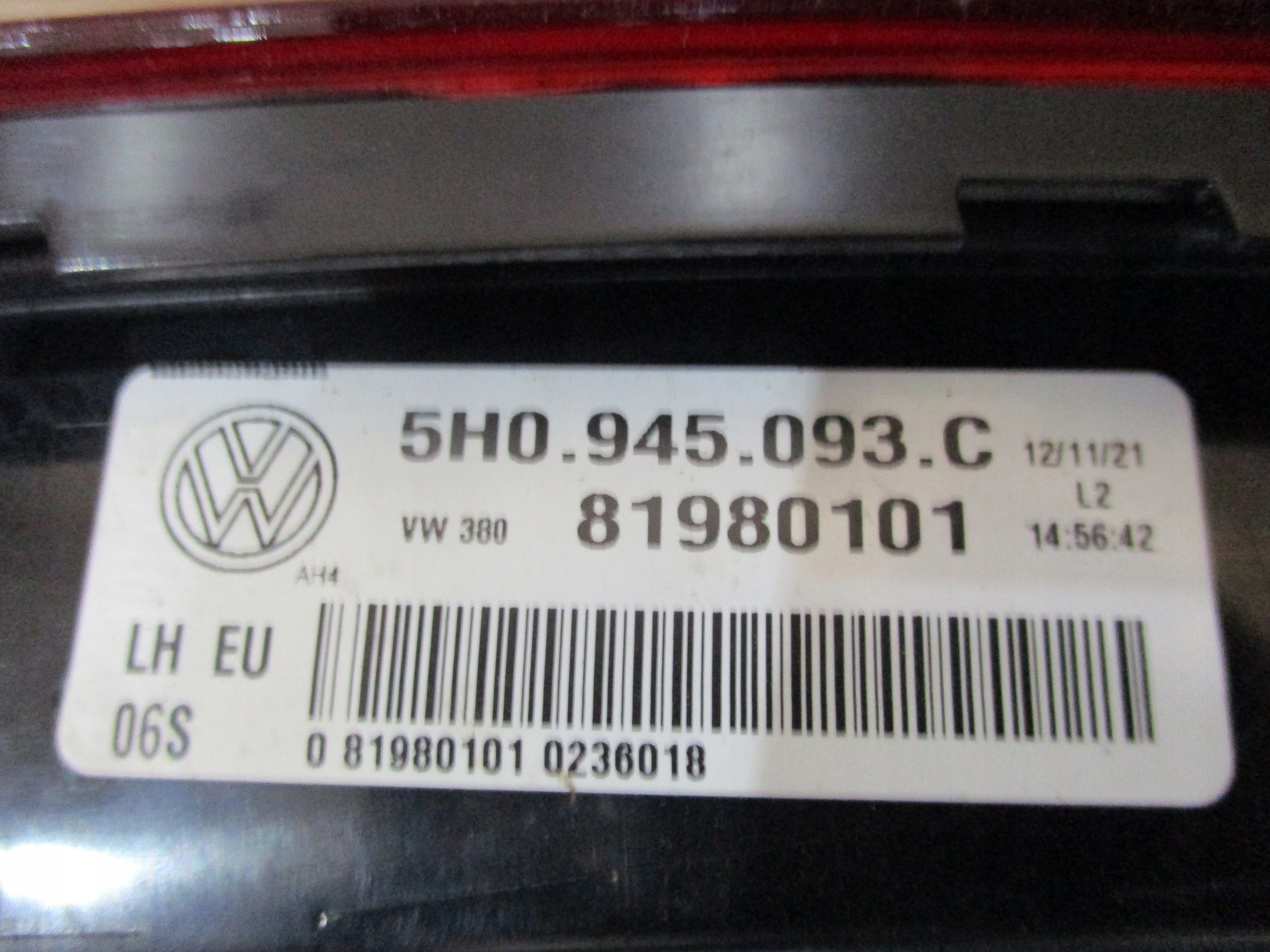 VW GOLF VIII 5H0 light left rear to the bonnet