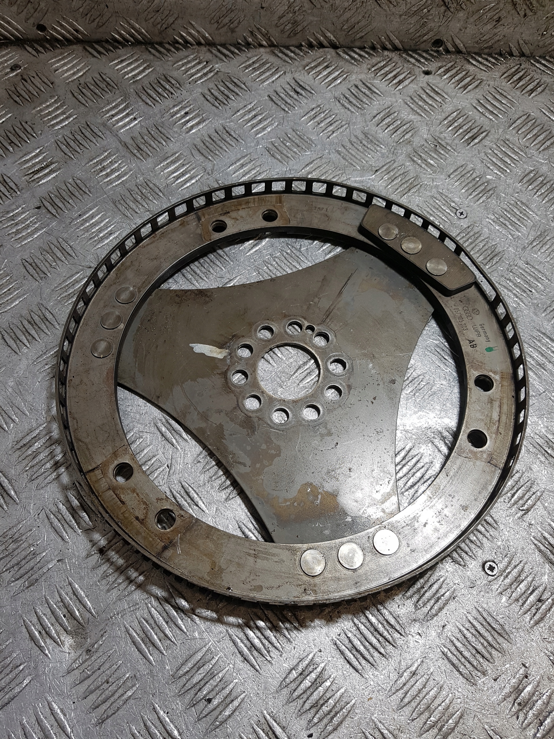 wheel flywheel AUDI Q7 4.2 TDI 057105323AB
