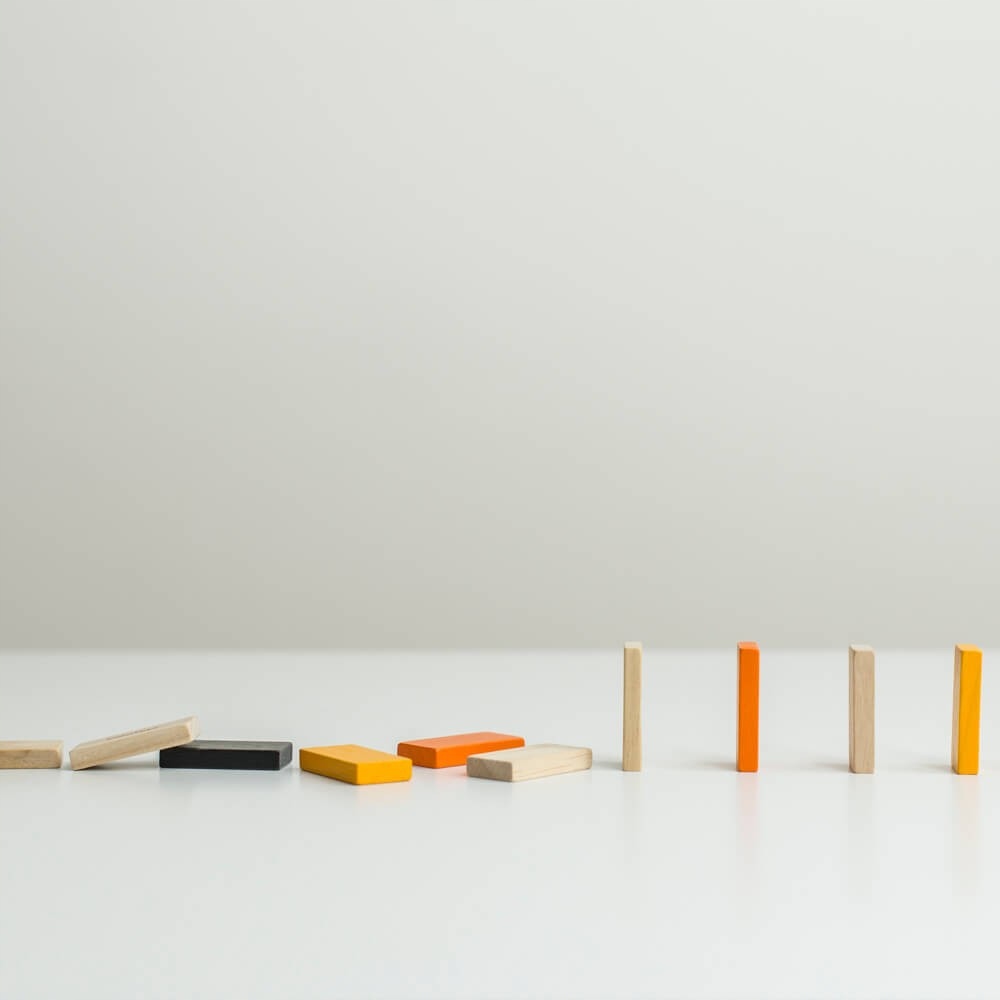 MINI DOMINO WYŚCIG GRA ZRĘCZNOŚCIOWA - PLAN TOYS Materiał karton