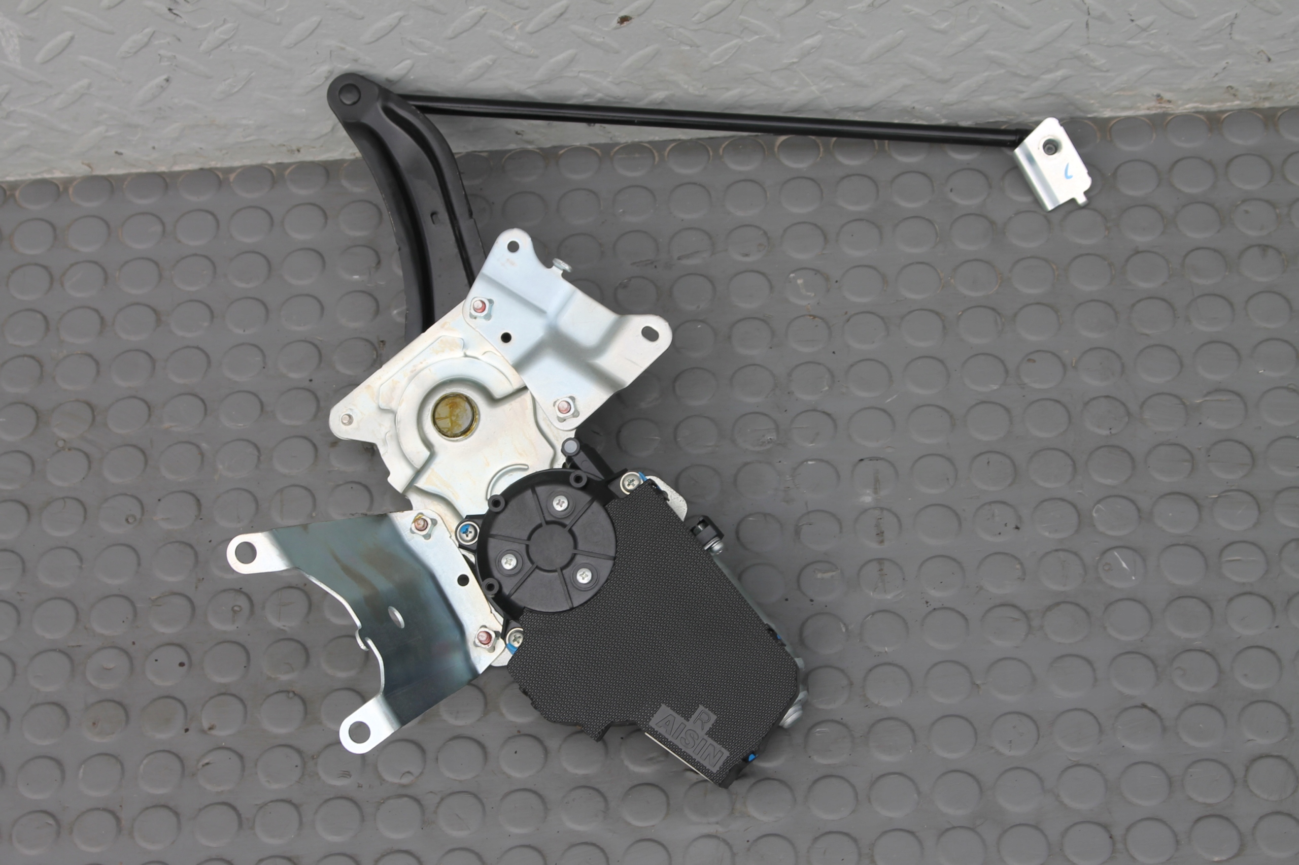 MECHANIZM SILNICZEK KLAPY ELEKTRYCZEJ MITSUBISHI OUTLANDER III 12-22 Producent części Mitsubishi OE