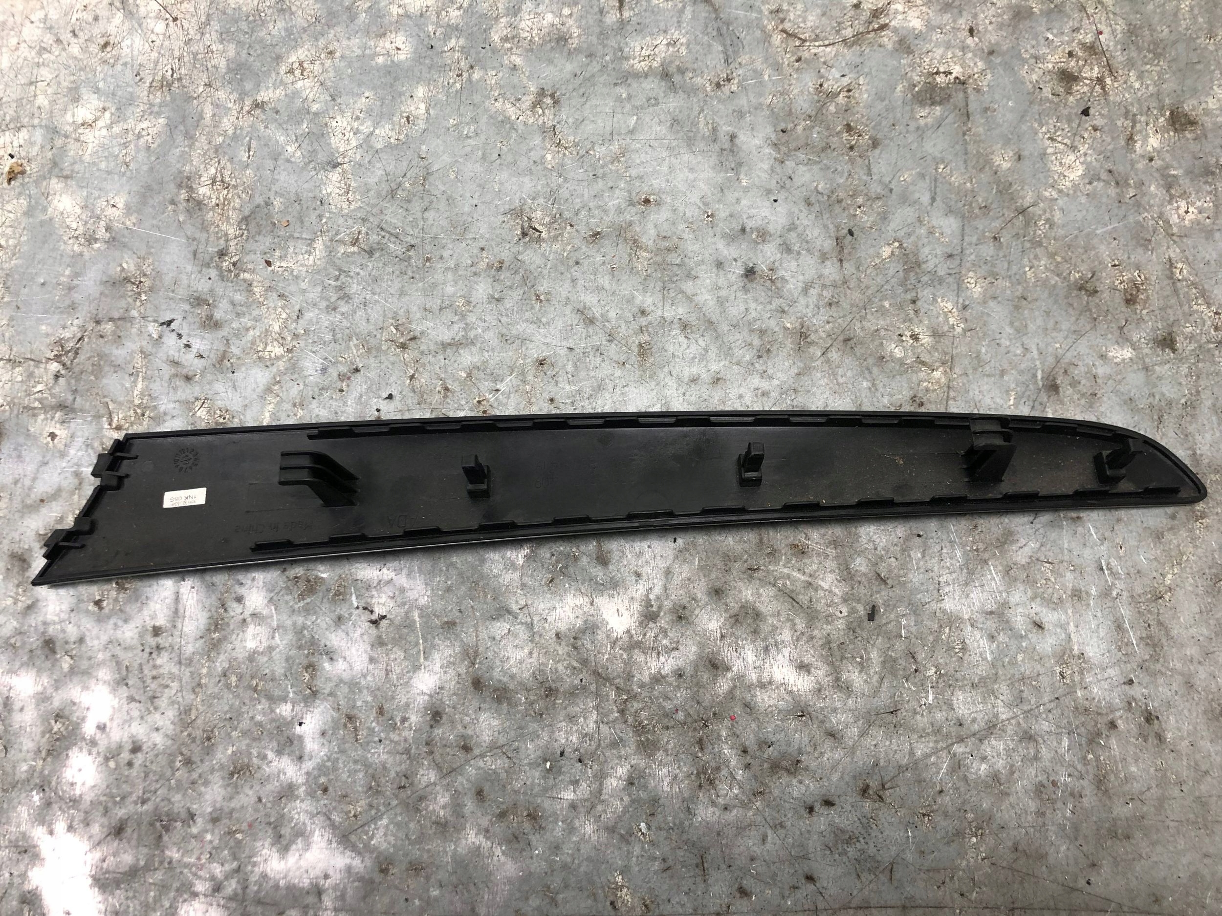 moulding DEKOR door left front AUDI Q5 8R S-LINE 8R0867409