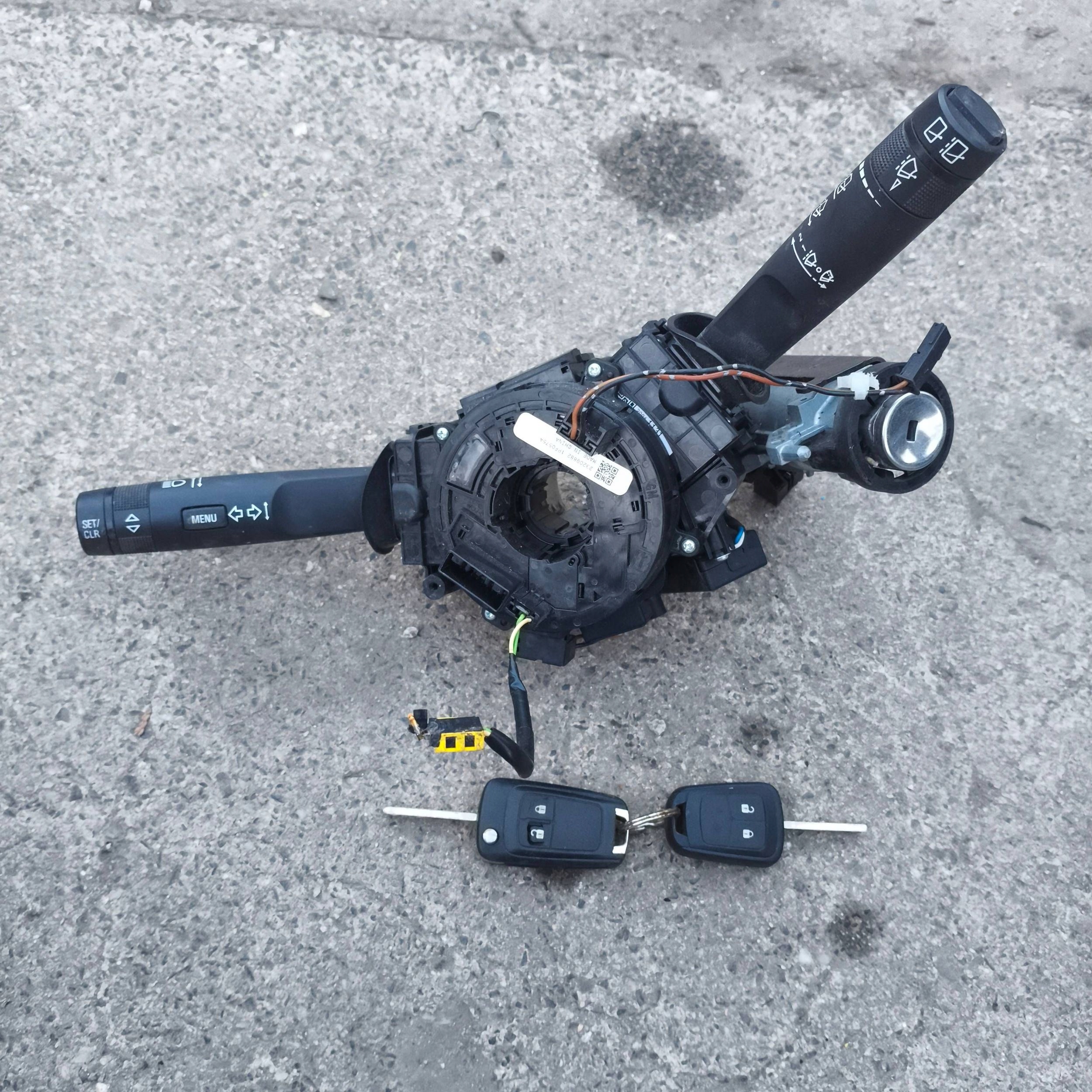 Opel Zafira C ignition 2 klucze steering wheel levers and controls