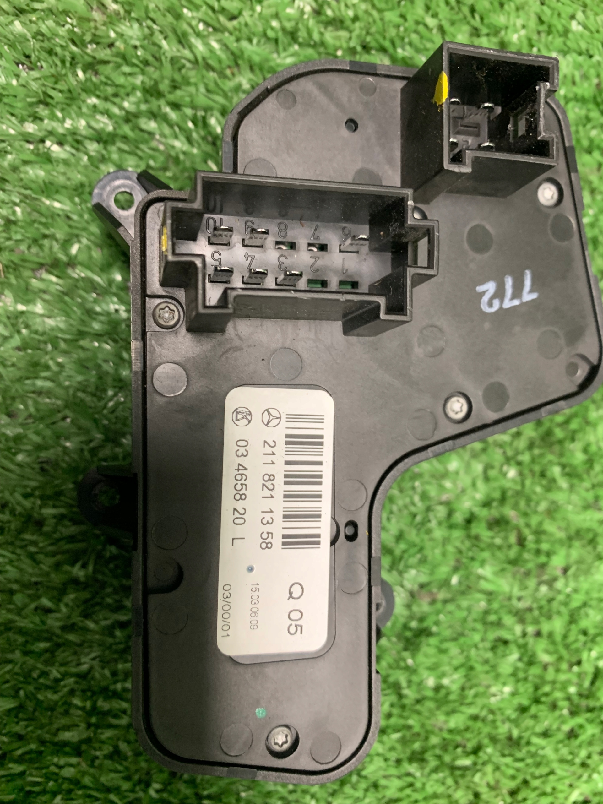 PANEL Schalter SITZ links MERCEDES W211 E KLASA 2118211358