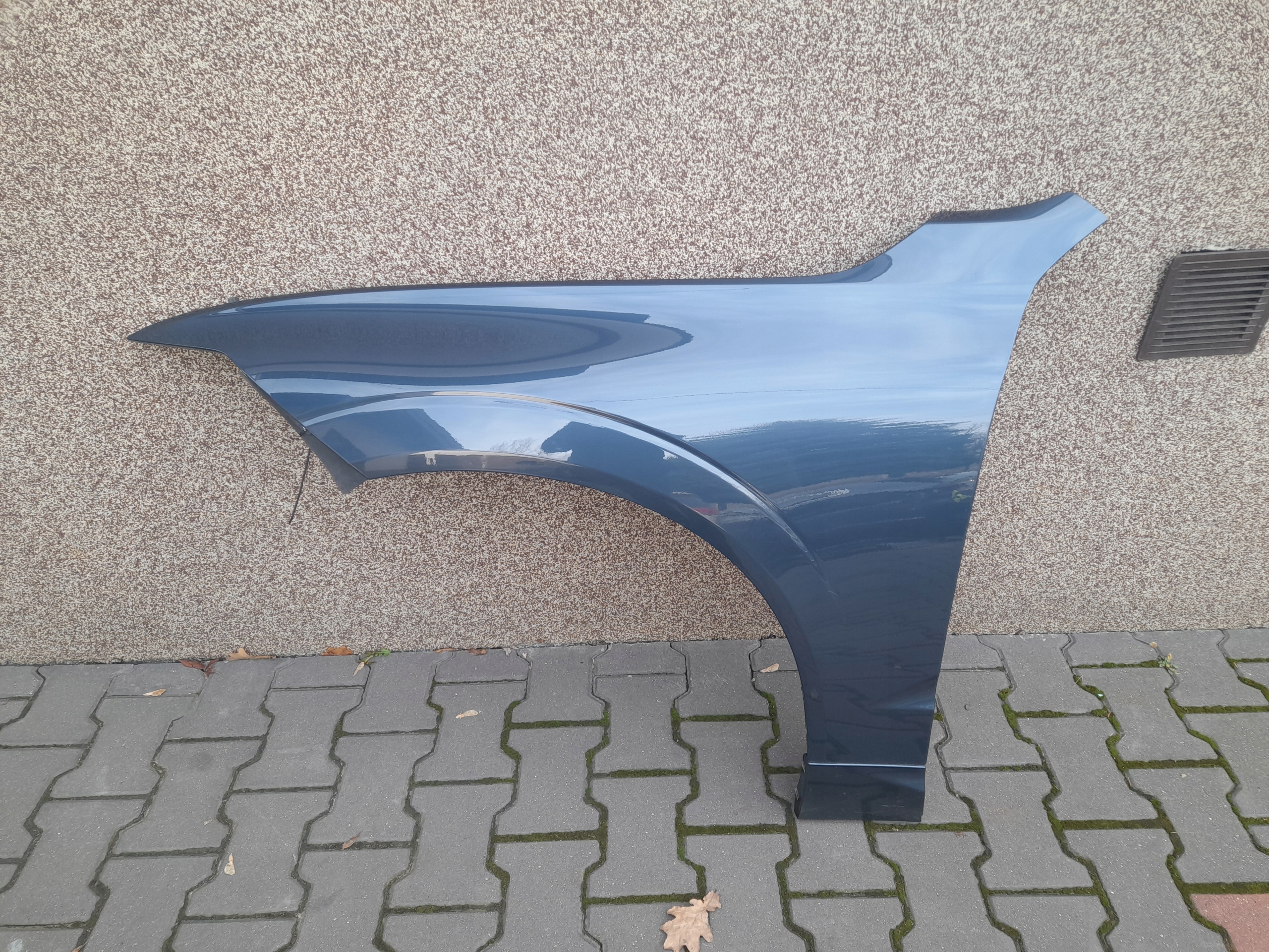 BŁOTNIK LEWY PRZÓD KOLOR 723-16 VOLVO XC60 II 19R W-WA