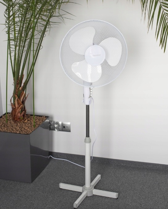 WENTYLATOR STOJĄCY WIATRAK PODŁOGOWY OBROTOWY Model Cichy wentylator podłogowy z silnikiem prądu