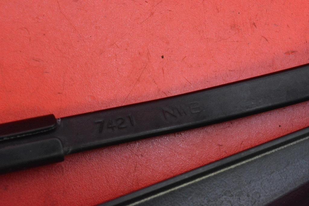 wiper arm front EU LEXUS LS 4 IV LS600H 06-09