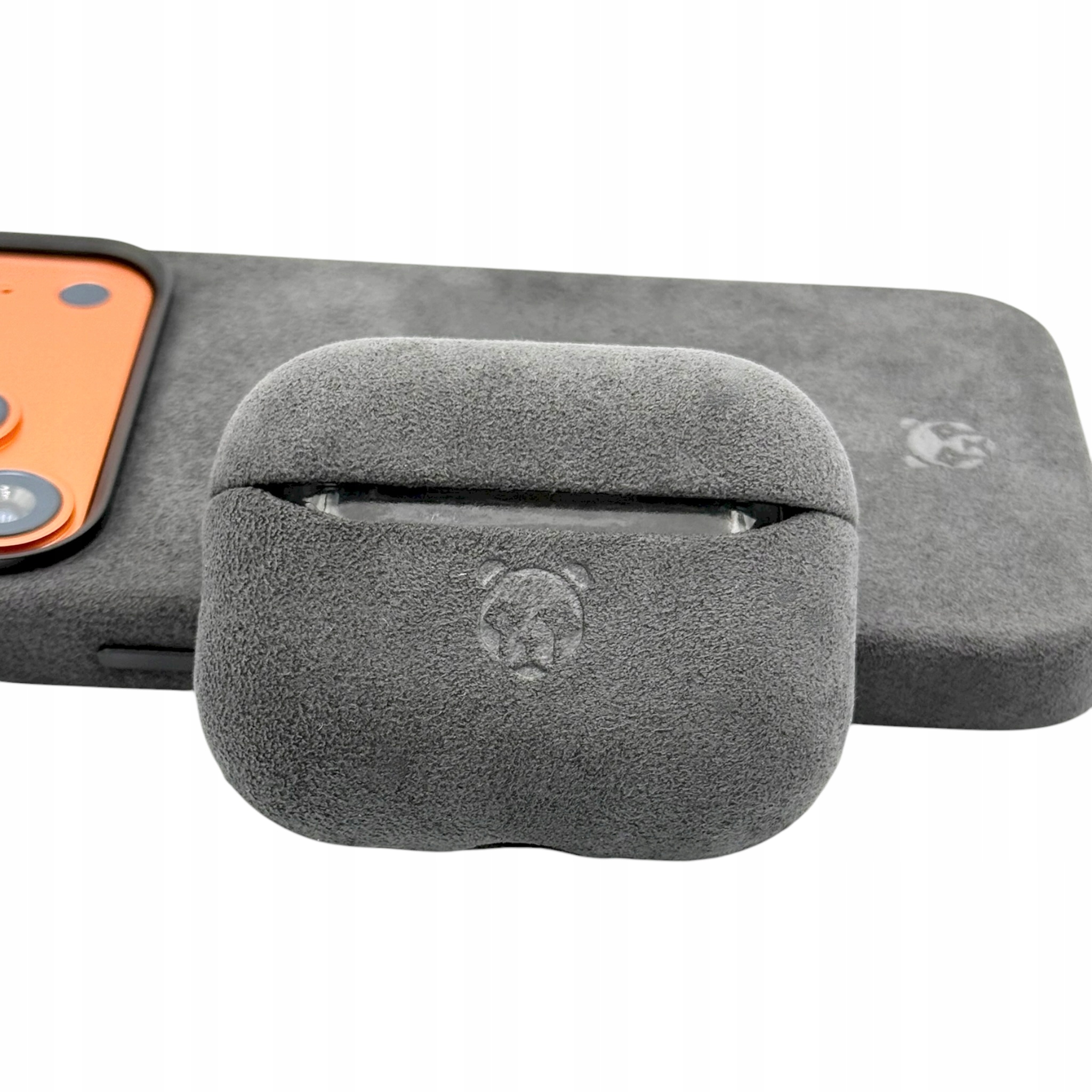 Pouzdro Panda Carbon AlcanPanda Šedé Pouzdro Alcantara pro Apple AirPods Pro 3