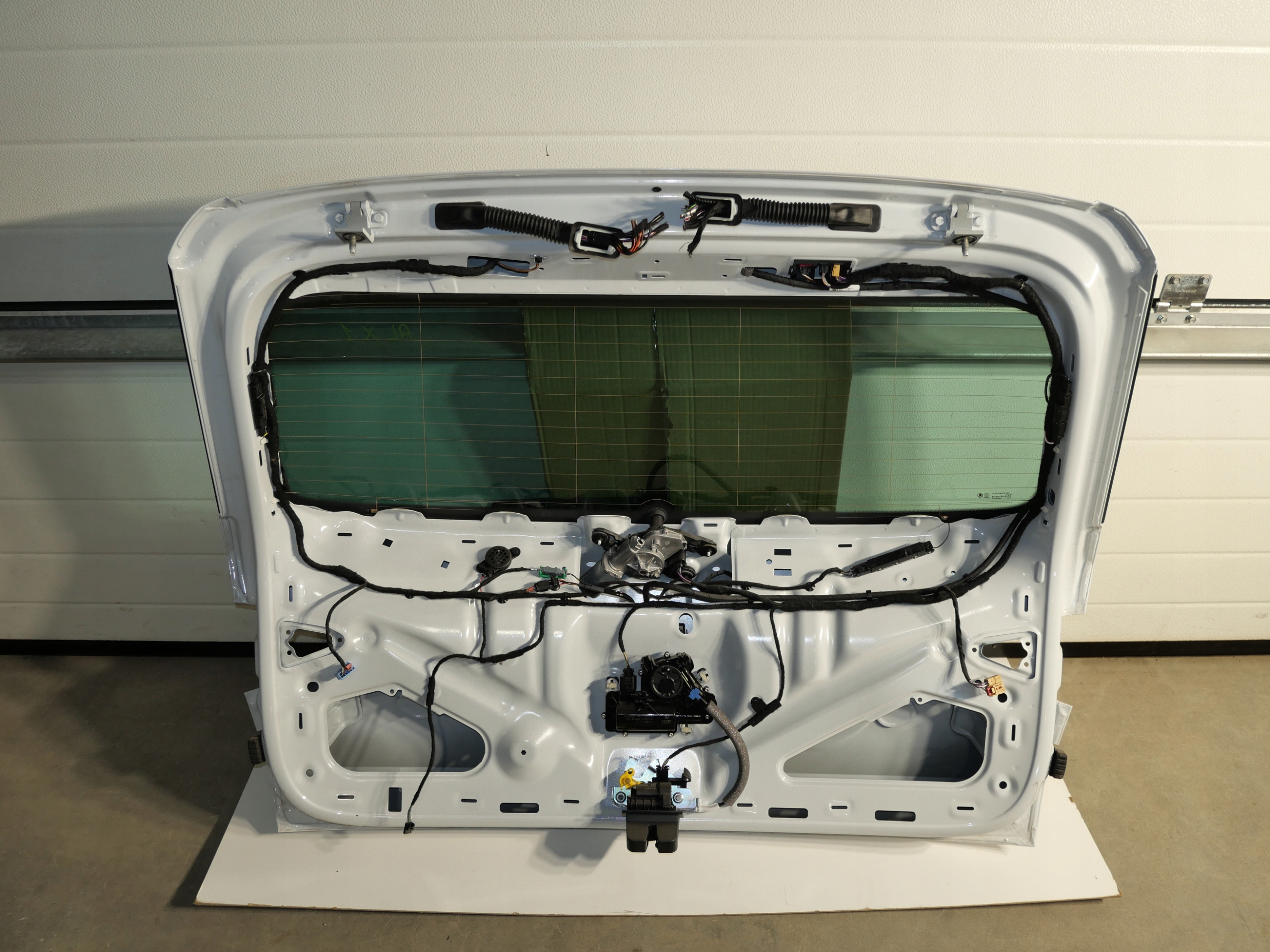 boot door rear boot KAMERA SKODA KODIAQ BIALA