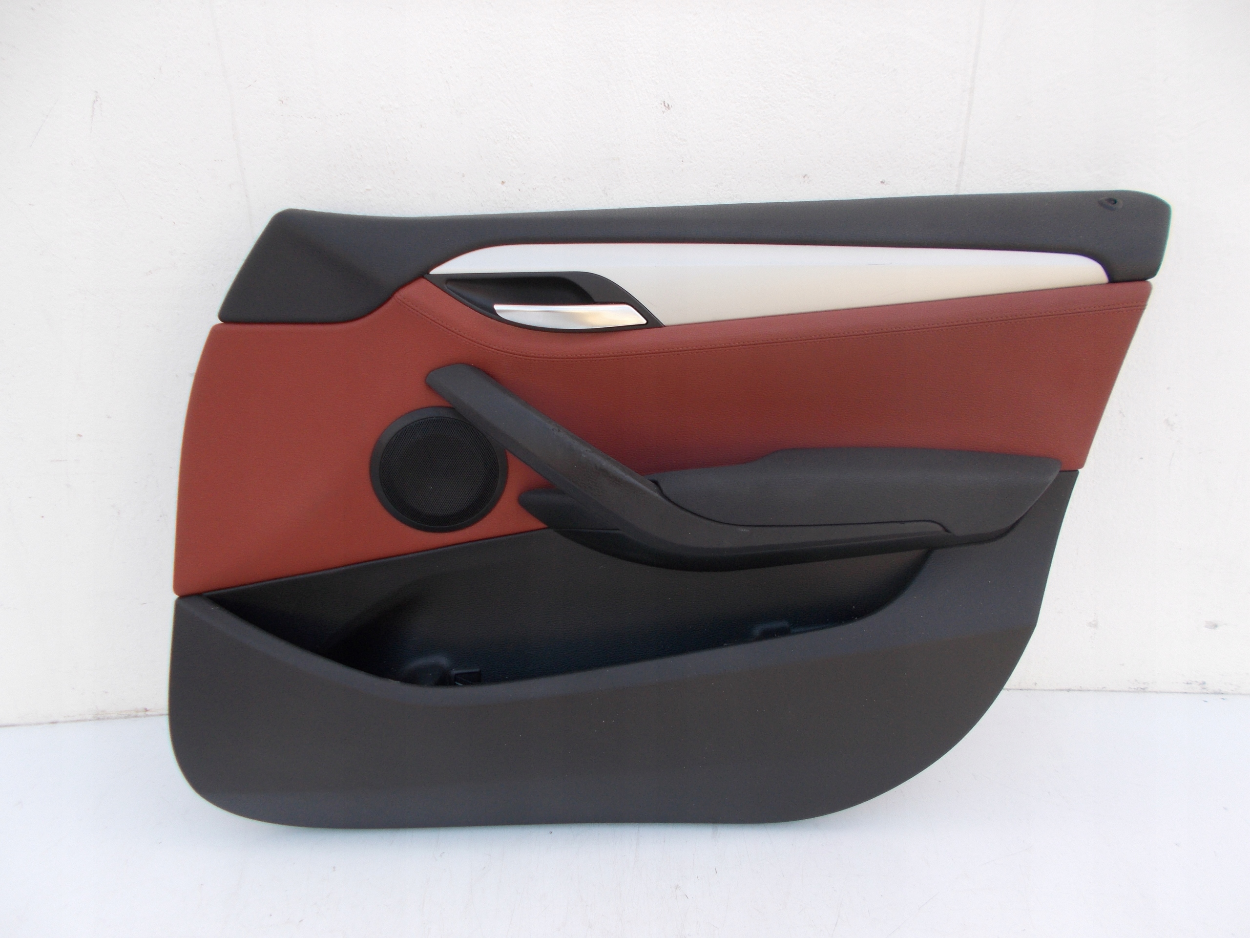 Обшивка правой передней двери BMW X1 E84 E84