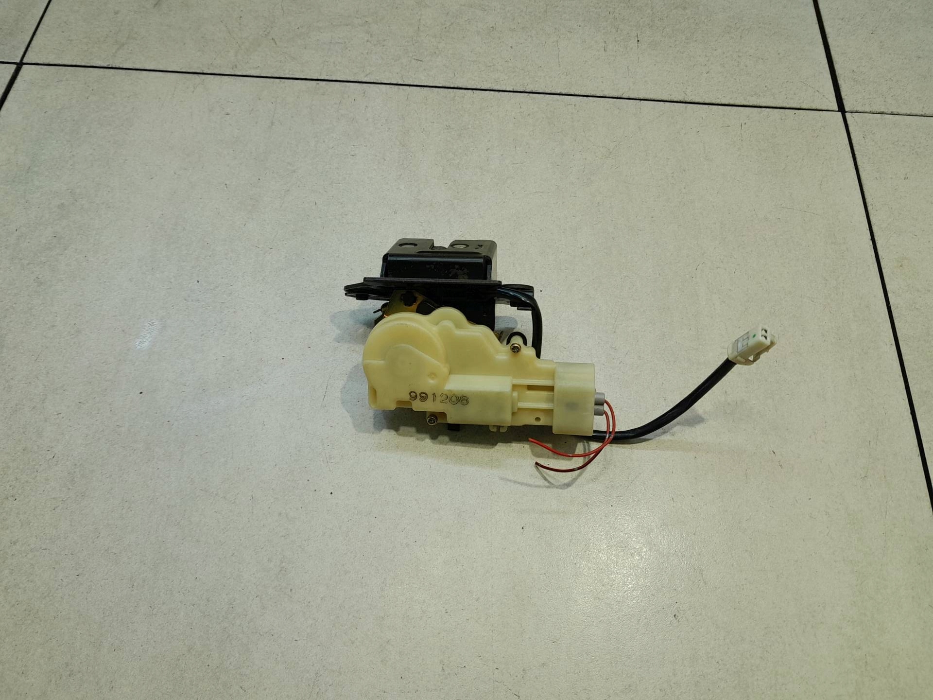 lock bonnet boot MAZDA PREMACY 2.0 DITD
