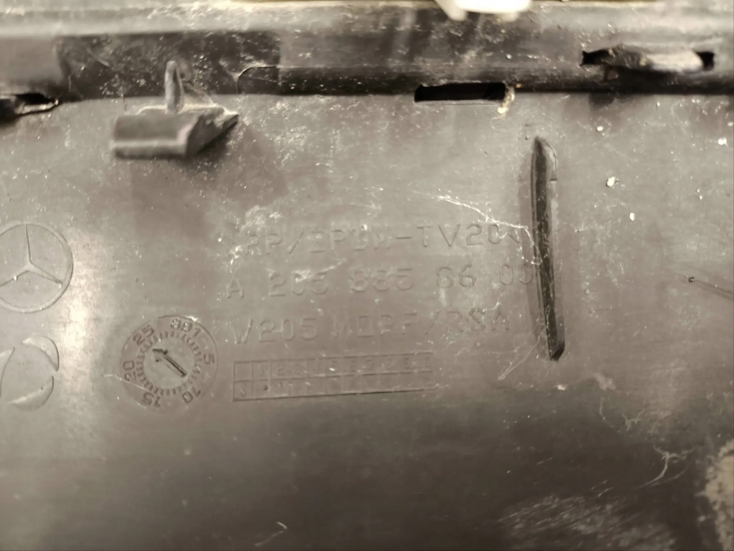 Dokładka Zderzaka Tył Mercedes C-Klasa W205 A2058858600 Kolor czarny