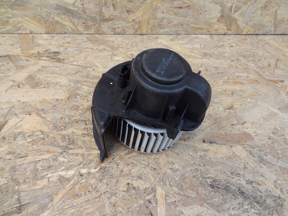 ВЕНТИЛЯТОР ОТОПИТЕЛЯ 4L1820021A TOUAREG CAYENNE